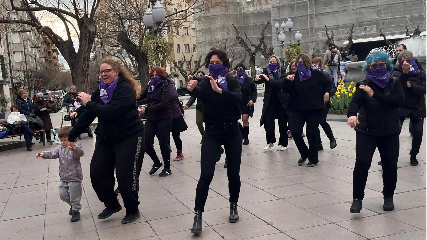 Haka feminista colectiva en Huesca dentro de los actos del 8M. Foto Mercedes Manterola