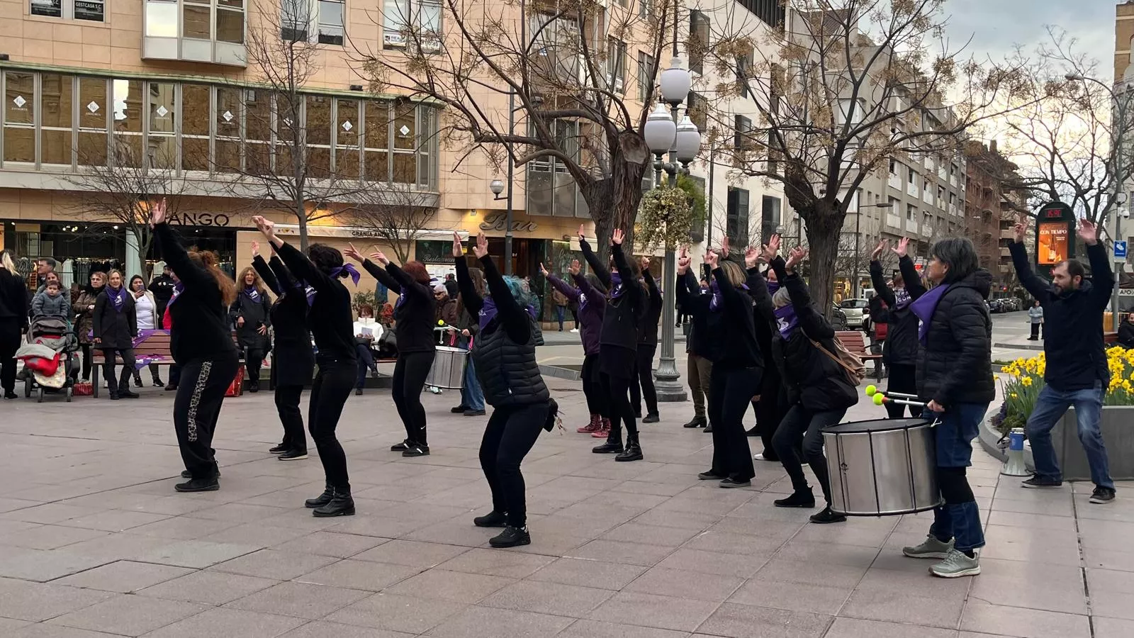 Haka feminista colectiva en Huesca dentro de los actos del 8M. Foto Mercedes Manterola