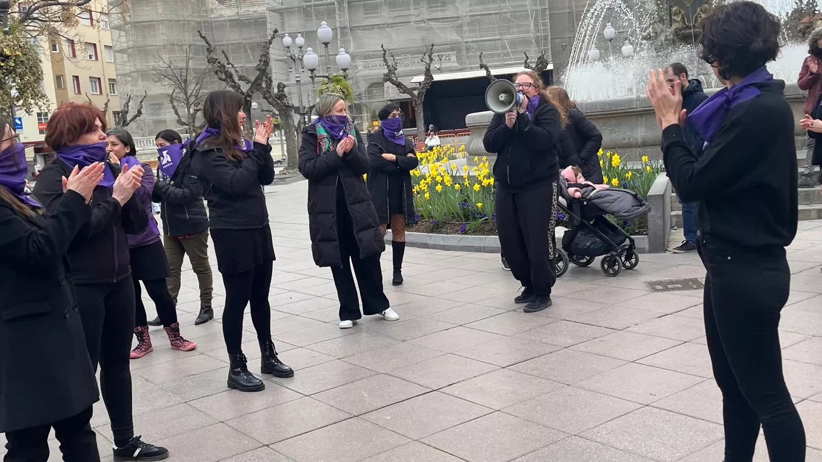 Haka feminista colectiva en Huesca dentro de los actos del 8M. Foto Mercedes Manterola