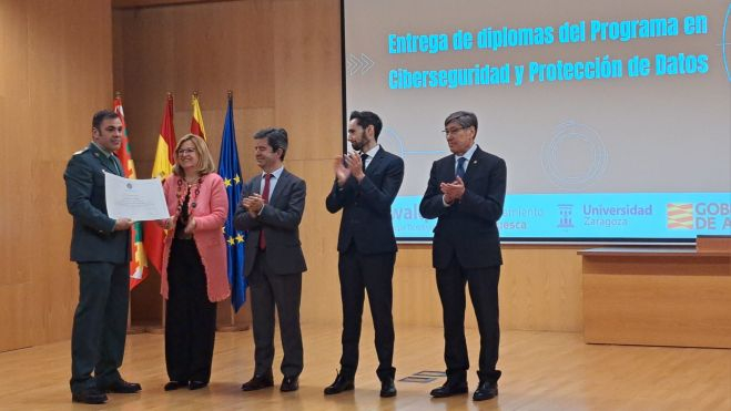 Uno de los diplomas entregados por Liesa, Felipe, Pérez y Aliaga 