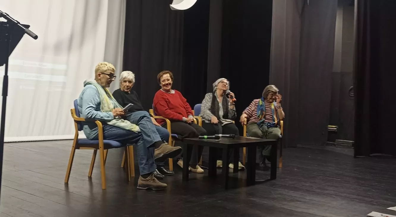 Ensayo con las protagonistas de la tertulia "Tan altas como la luna". Ensayo con las protagonistas de la tertulia "Tan altas como la luna".