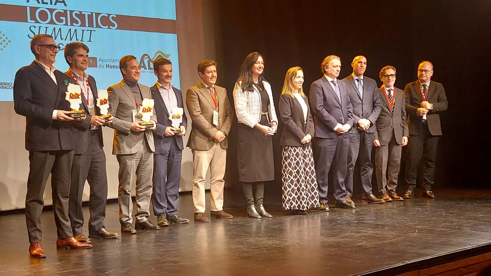 Premiados y autoridades en el Summit de ALIA en Huesca