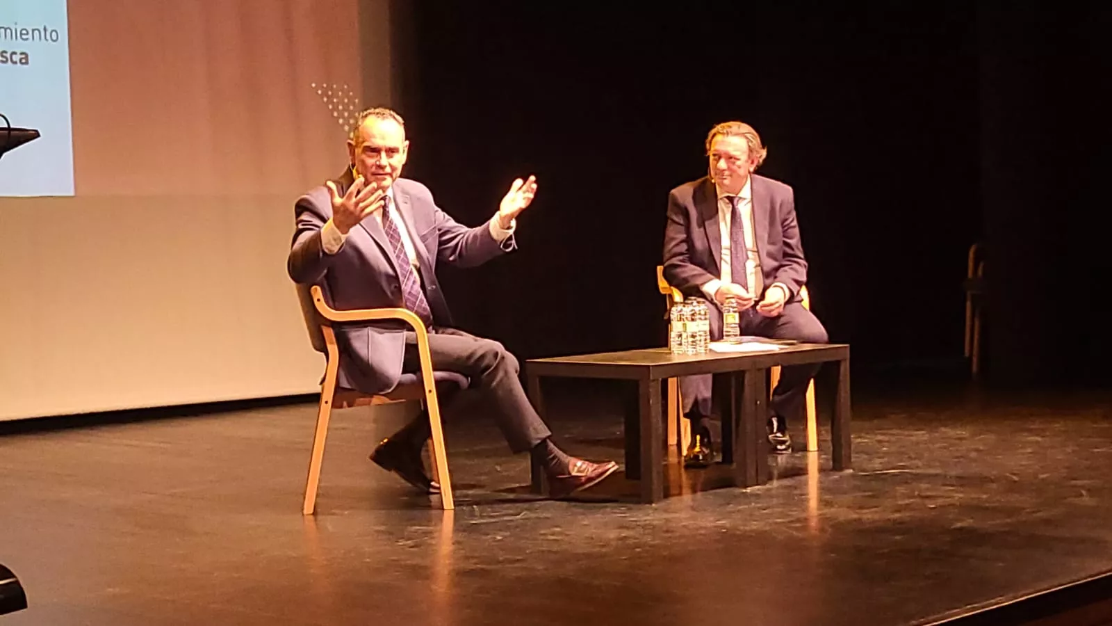 El coronel Pedro Baños y Ángel Gil, en el acto de Alia