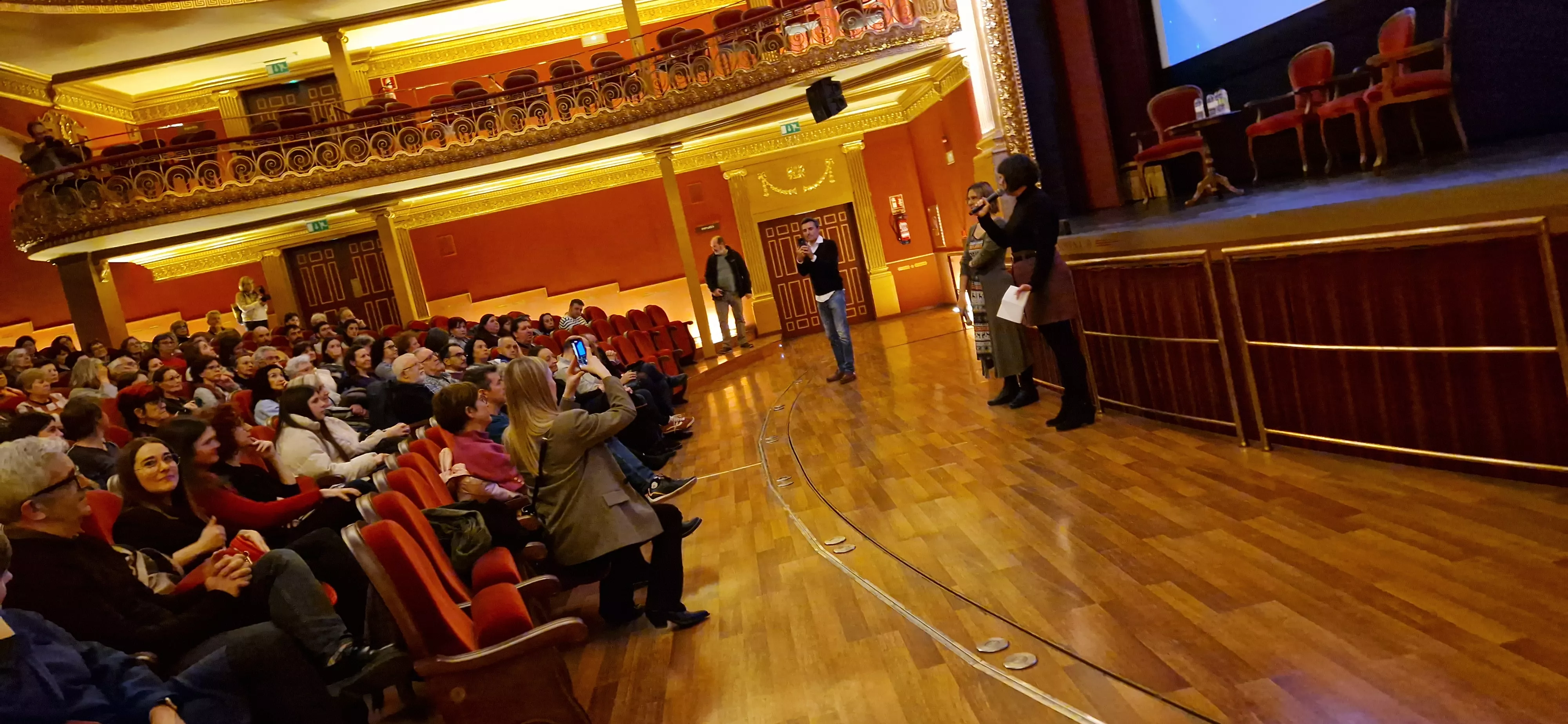 Cine Fórum de la Cruz Blanca sobre adicciones. Foto Myriam Martínez