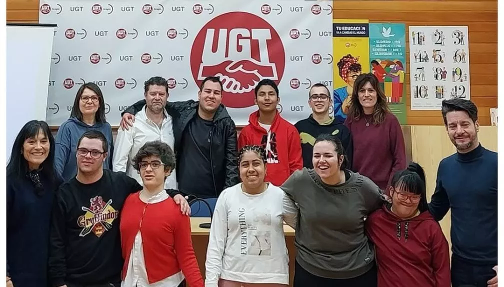 Los alumnos del programa con representantes de UGT