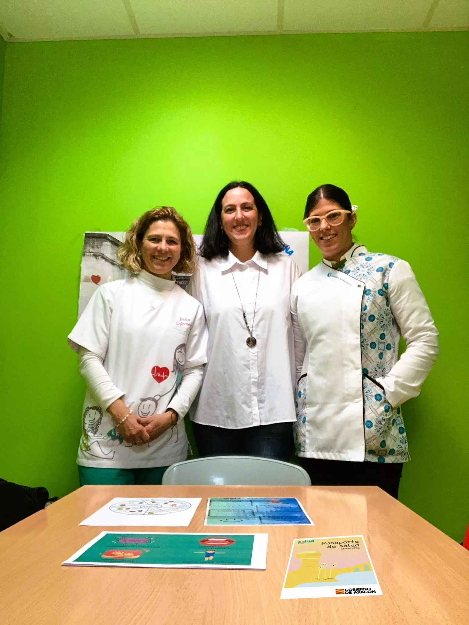 Teresa Paraled, Patricia Laglera y Alicia Margallo, tres excelentes profesionales para el Pasaporte de Salud Infantil del Centro de Salud de Sariñena