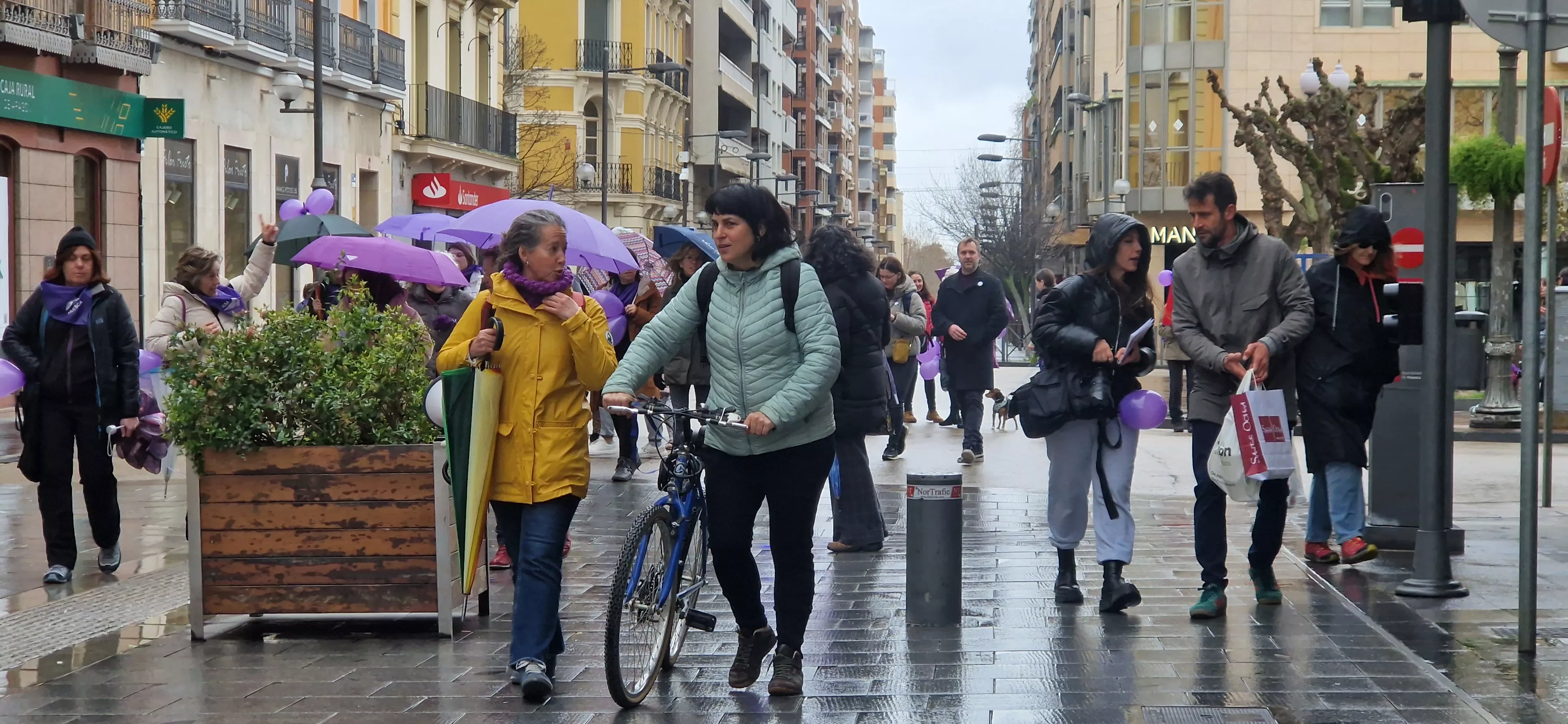 Andada feminista en Huesca con motivo del 8M Día Internacional de la Mujer. Foto Myriam Martínez