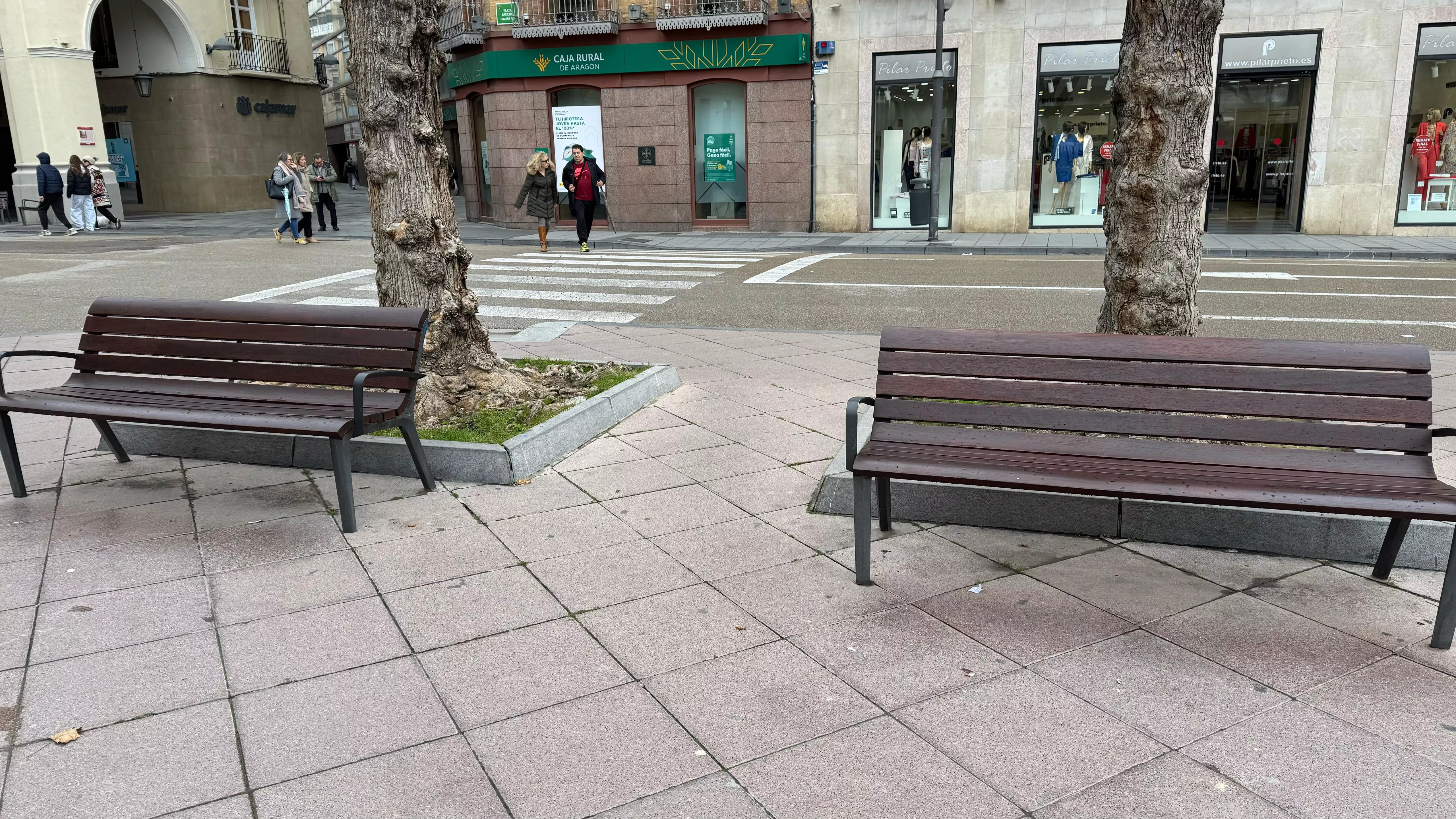 El Ayuntamiento de Huesca repara 42 bancos. El Ayuntamiento de Huesca repara 42 bancos.