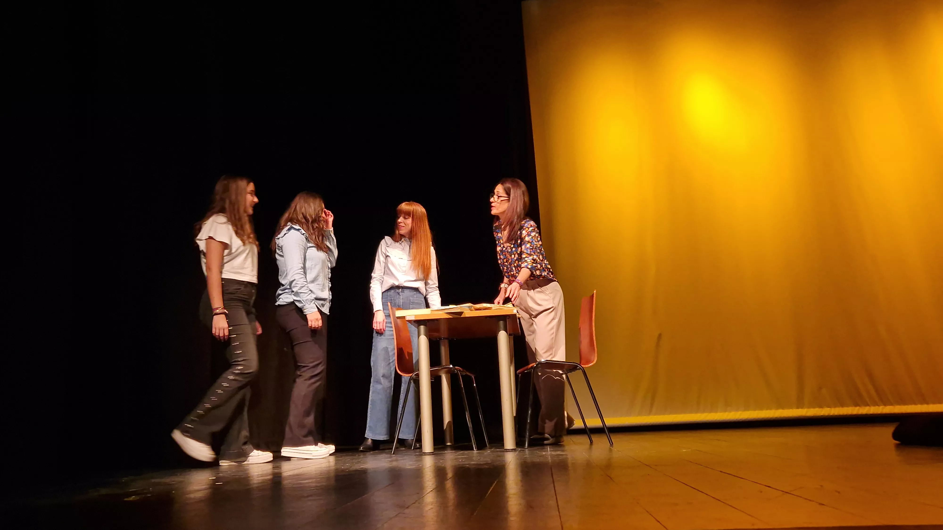 Encuentro  "Tan altas como la luna". Foto Myriam Martínerz