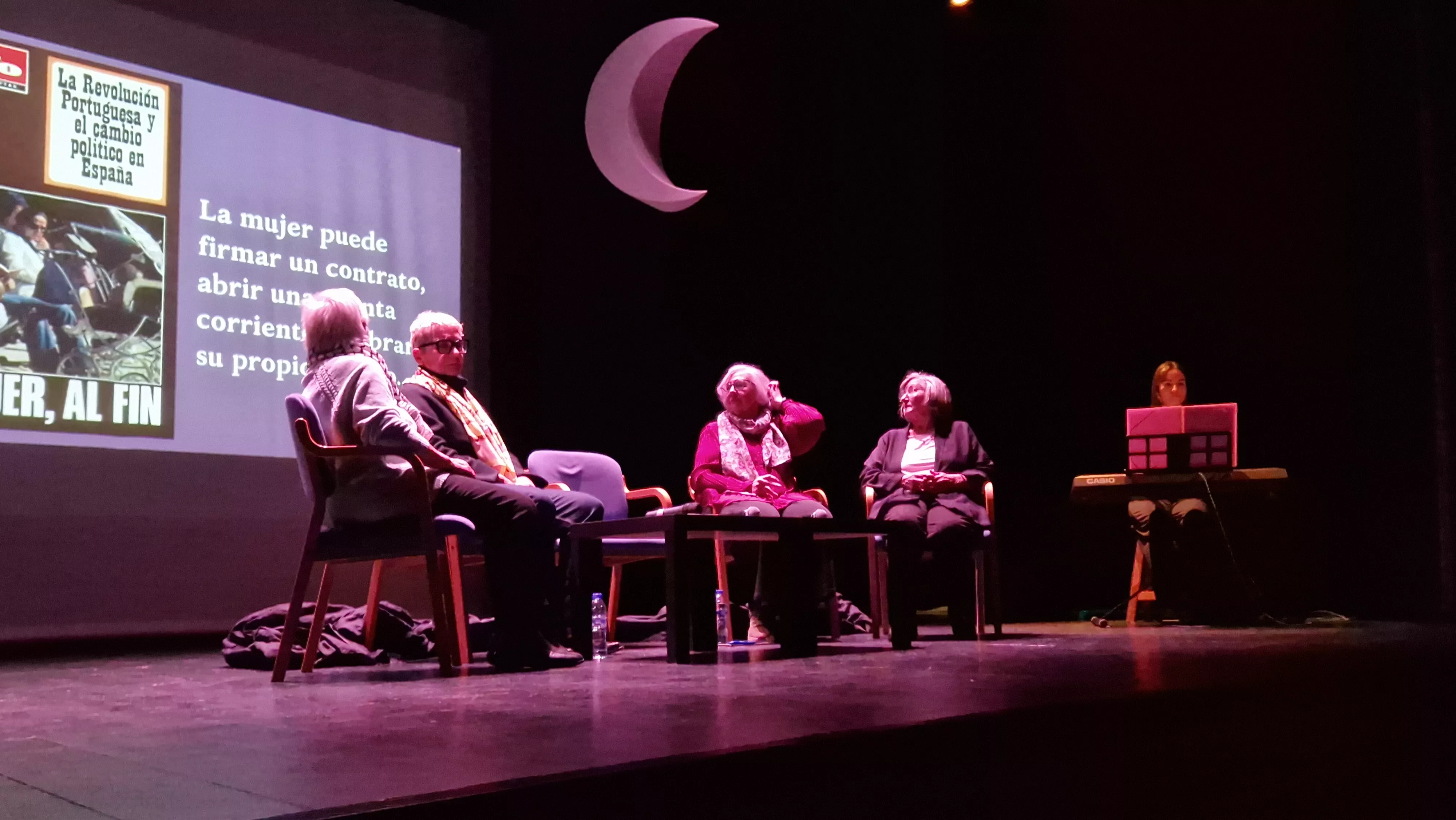 Encuentro  "Tan altas como la luna". Foto Myriam Martínerz