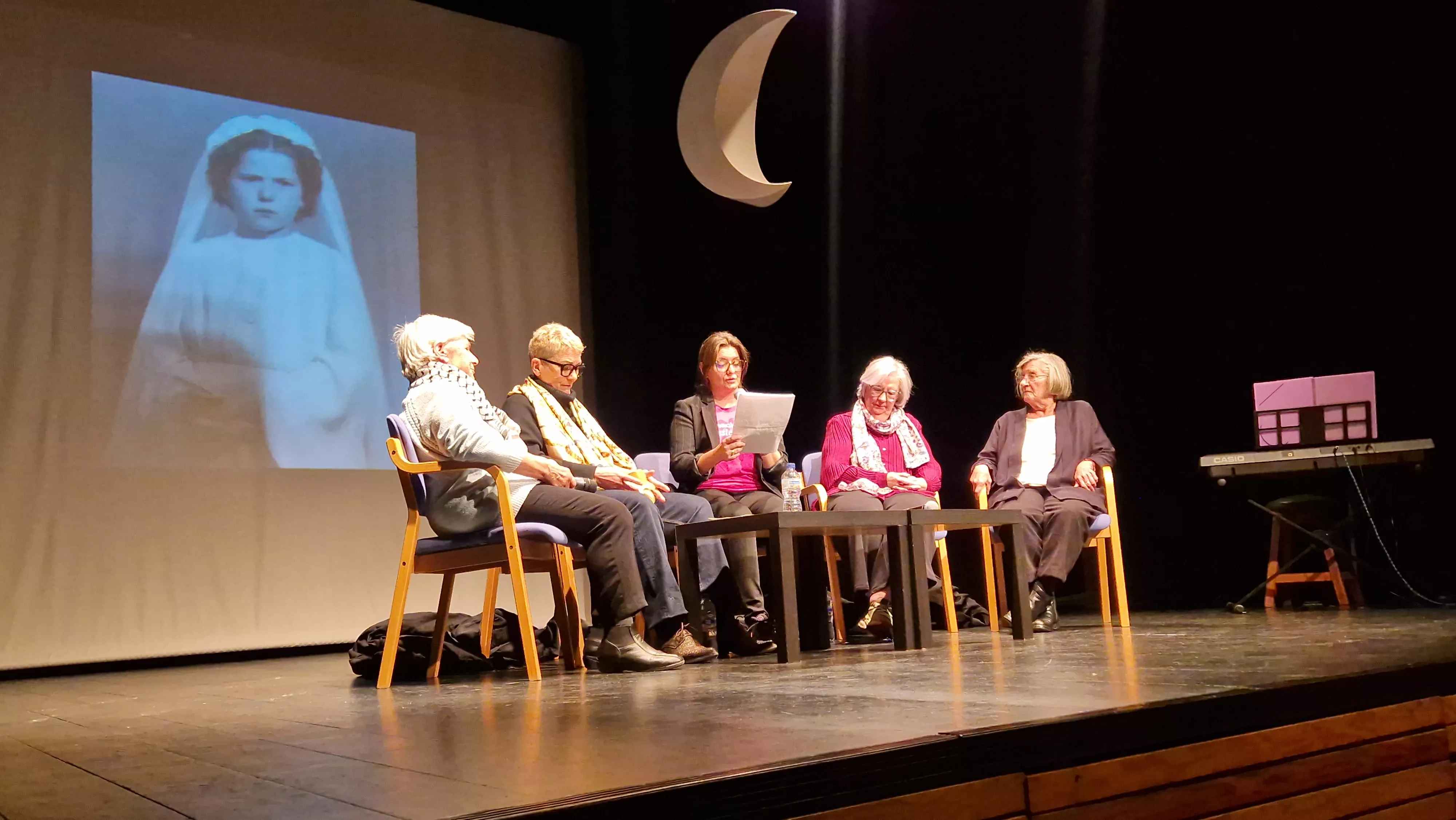 Encuentro  "Tan altas como la luna". Foto Myriam Martínerz