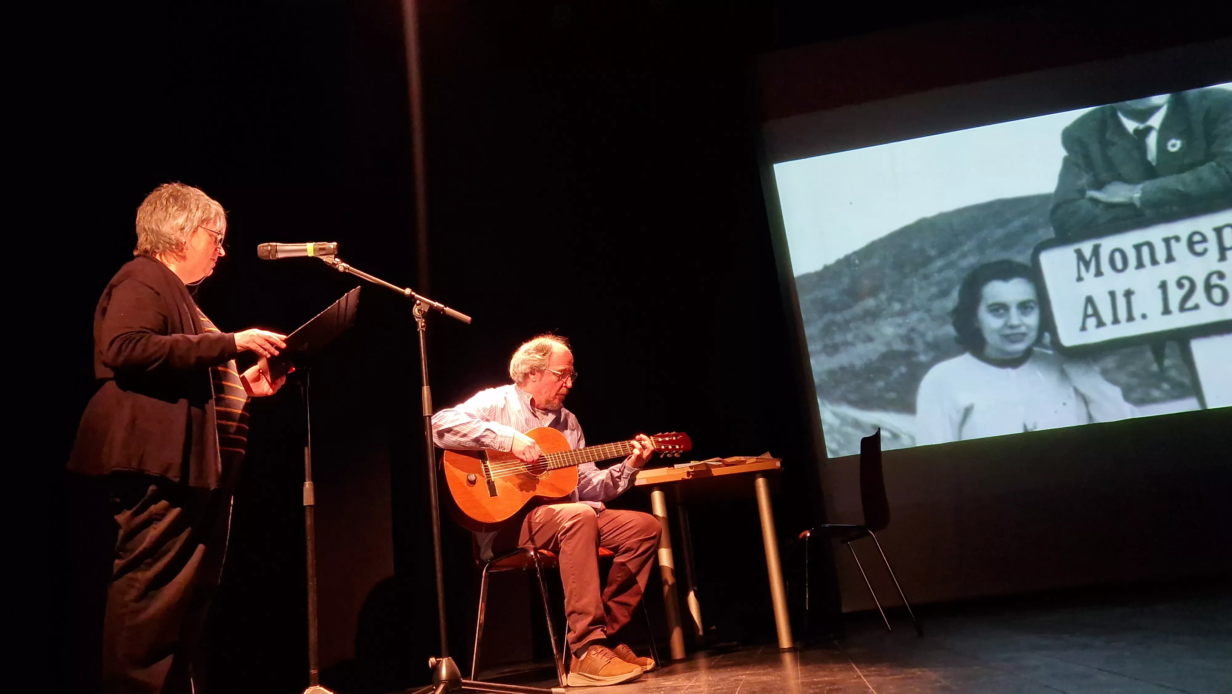 Encuentro  "Tan altas como la luna". Foto Myriam Martínerz