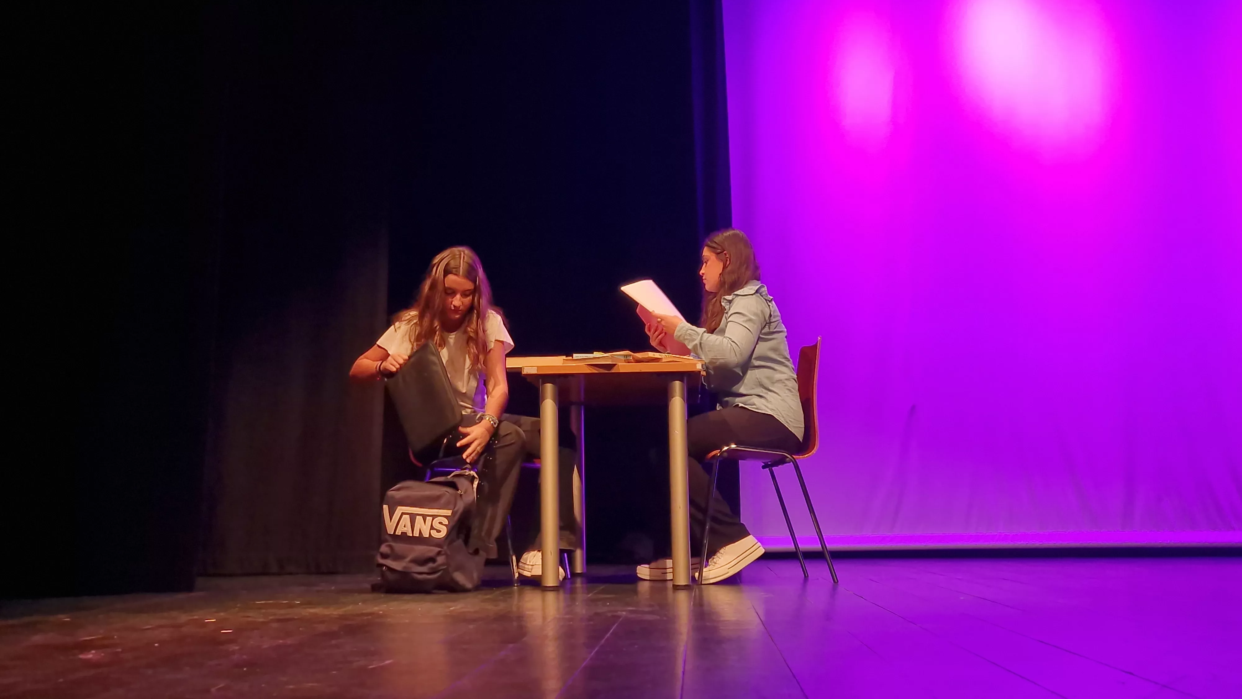 Encuentro  "Tan altas como la luna". Foto Myriam Martínerz