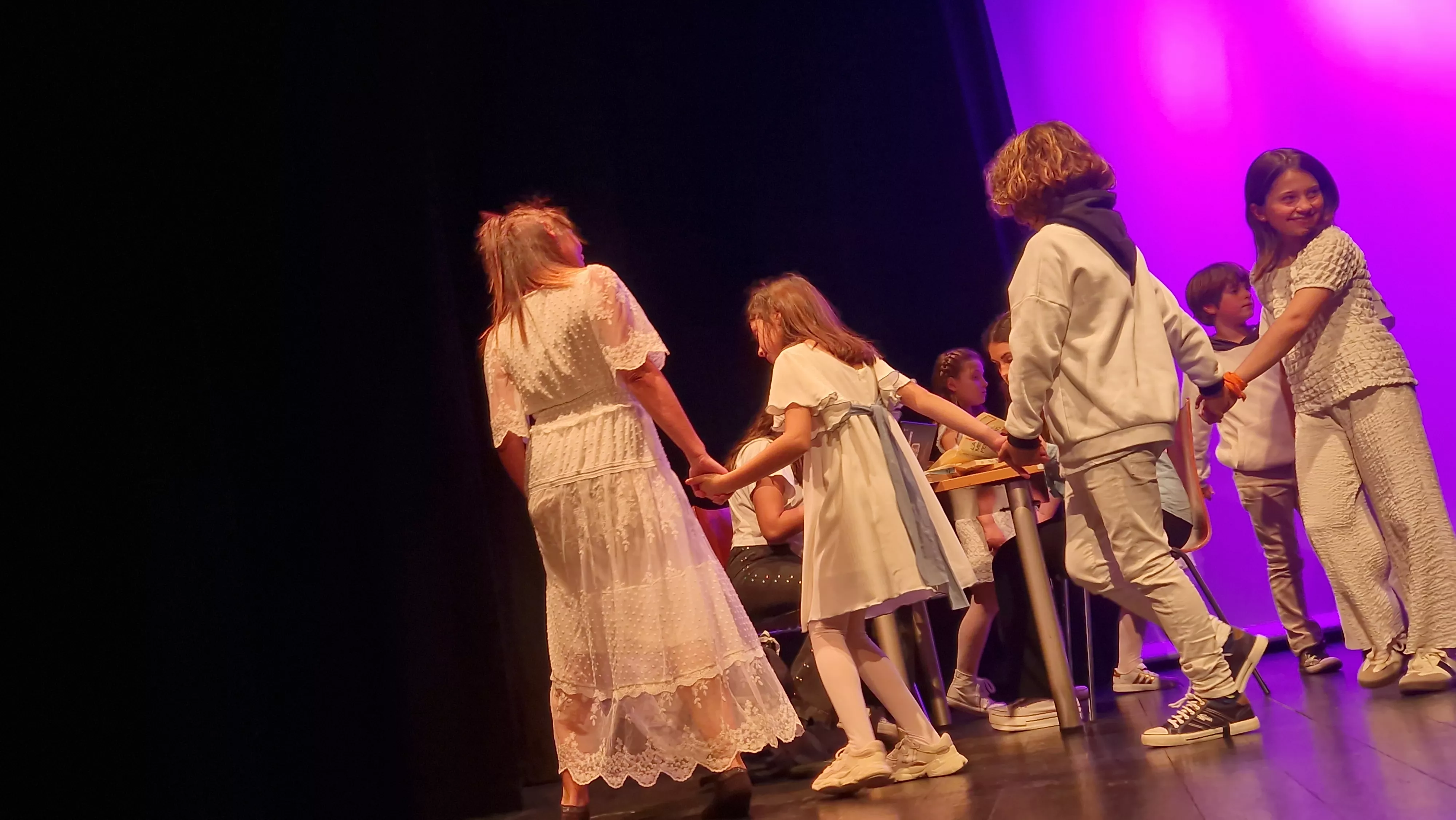 Encuentro  "Tan altas como la luna". Foto Myriam Martínerz