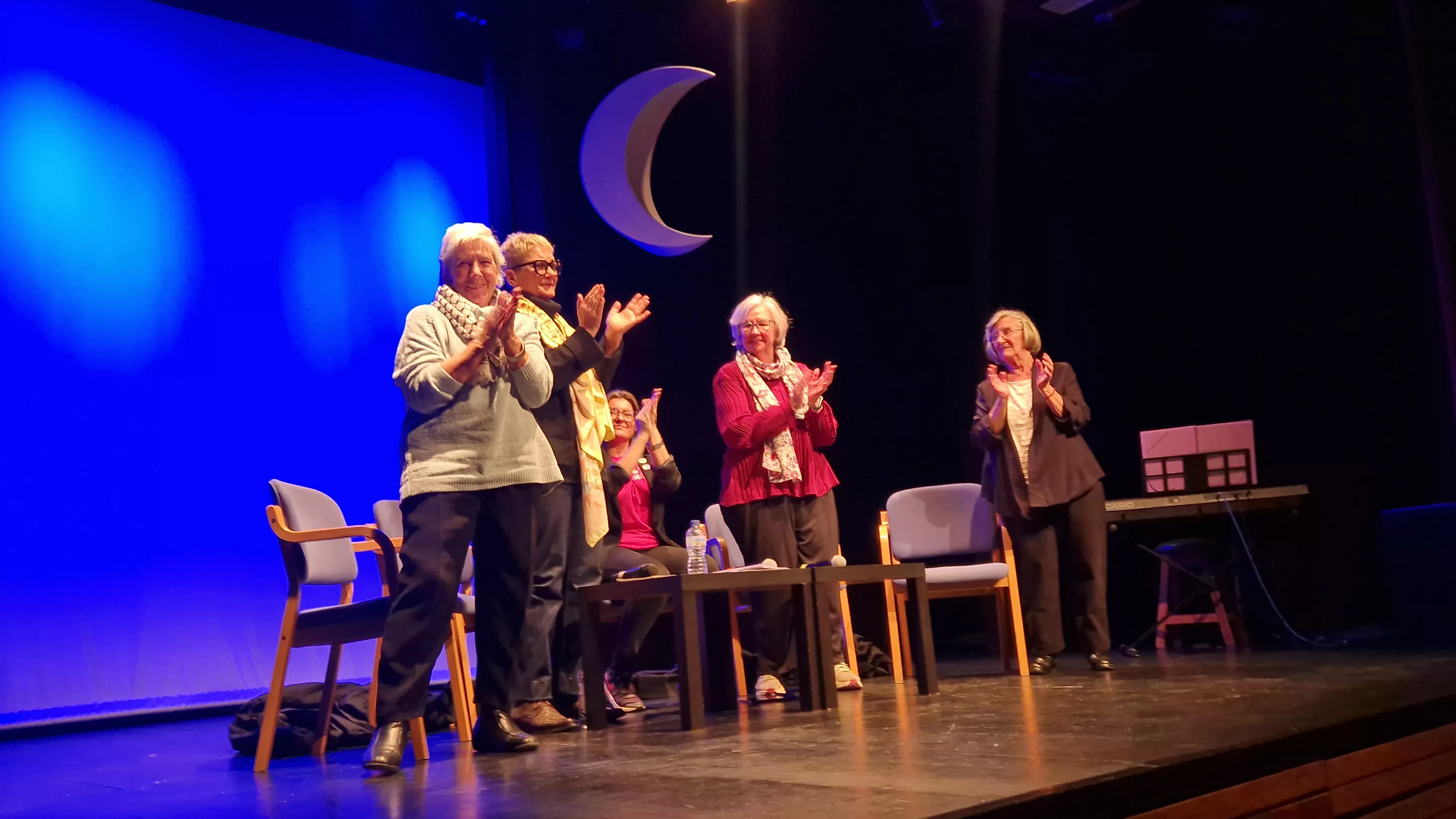 Encuentro  "Tan altas como la luna". Foto Myriam Martínez