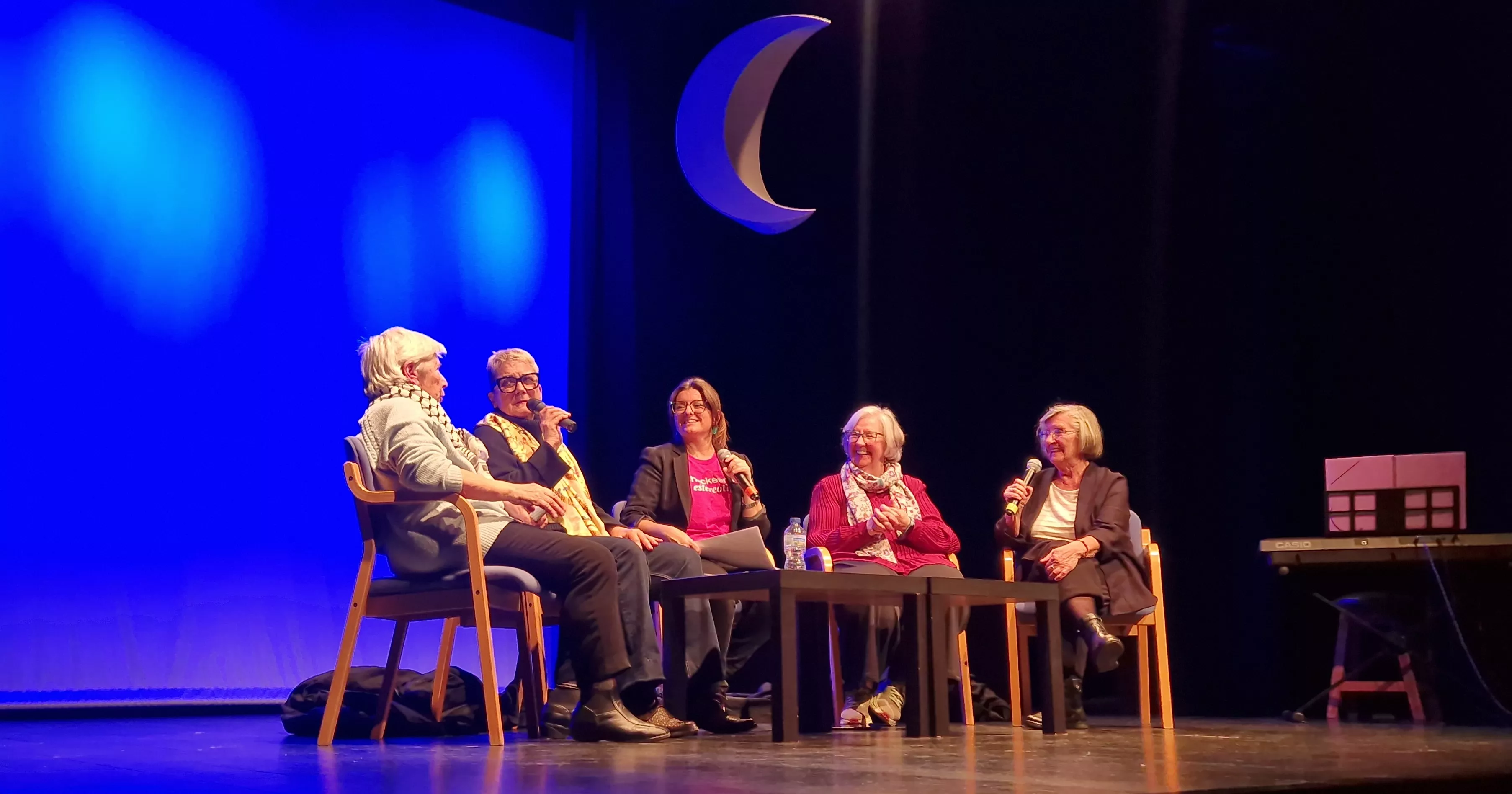 Encuentro  "Tan altas como la luna". Foto Myriam Martínez