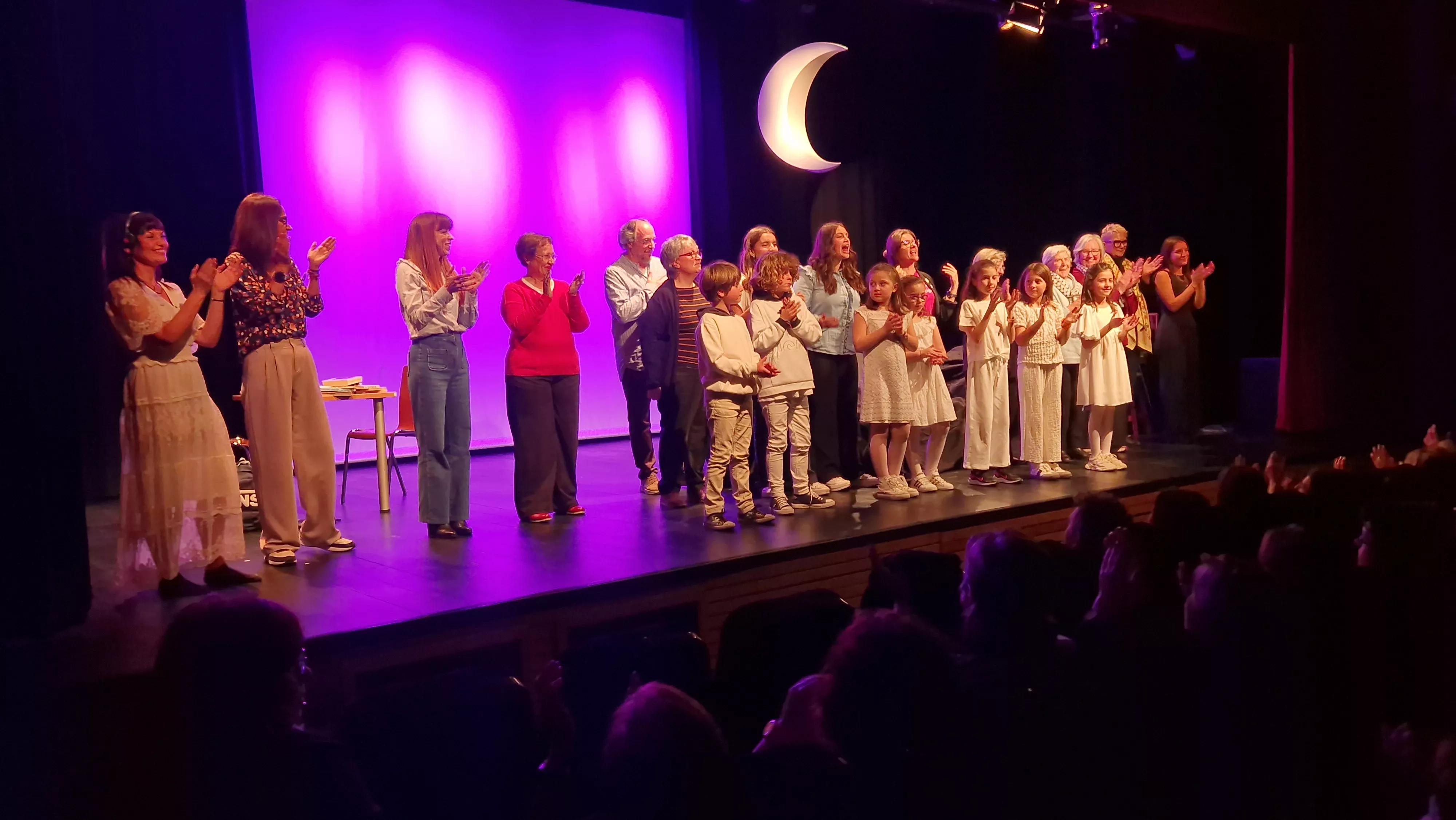 Encuentro  "Tan altas como la luna". Foto Myriam Martínez