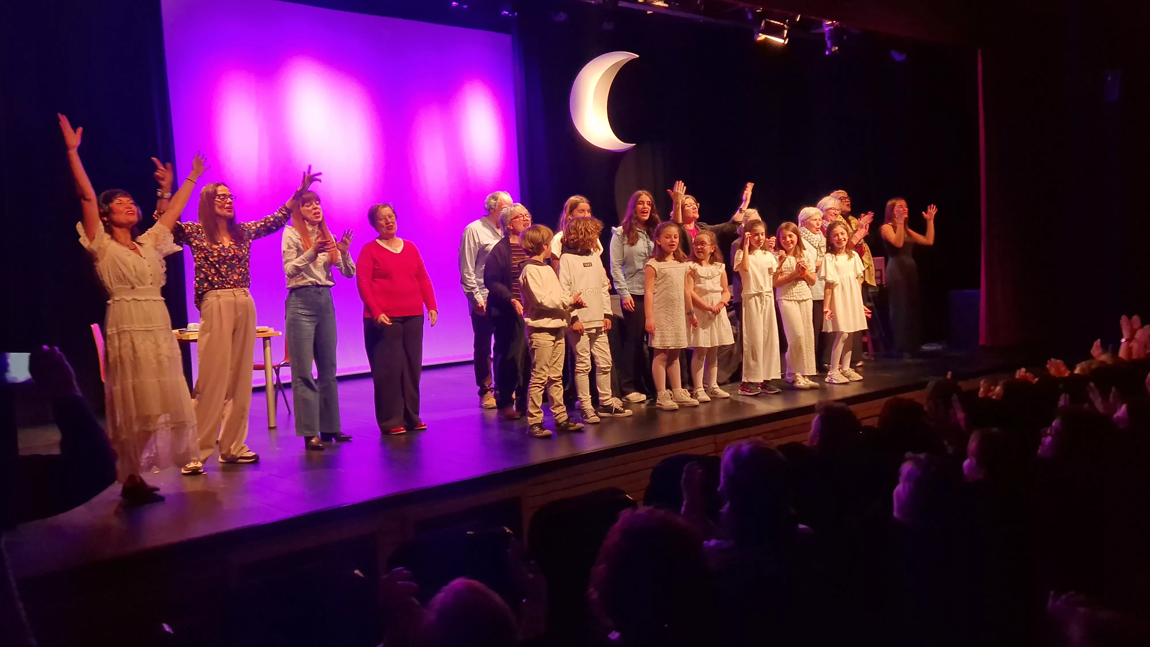 Encuentro  "Tan altas como la luna". Foto Myriam Martínez