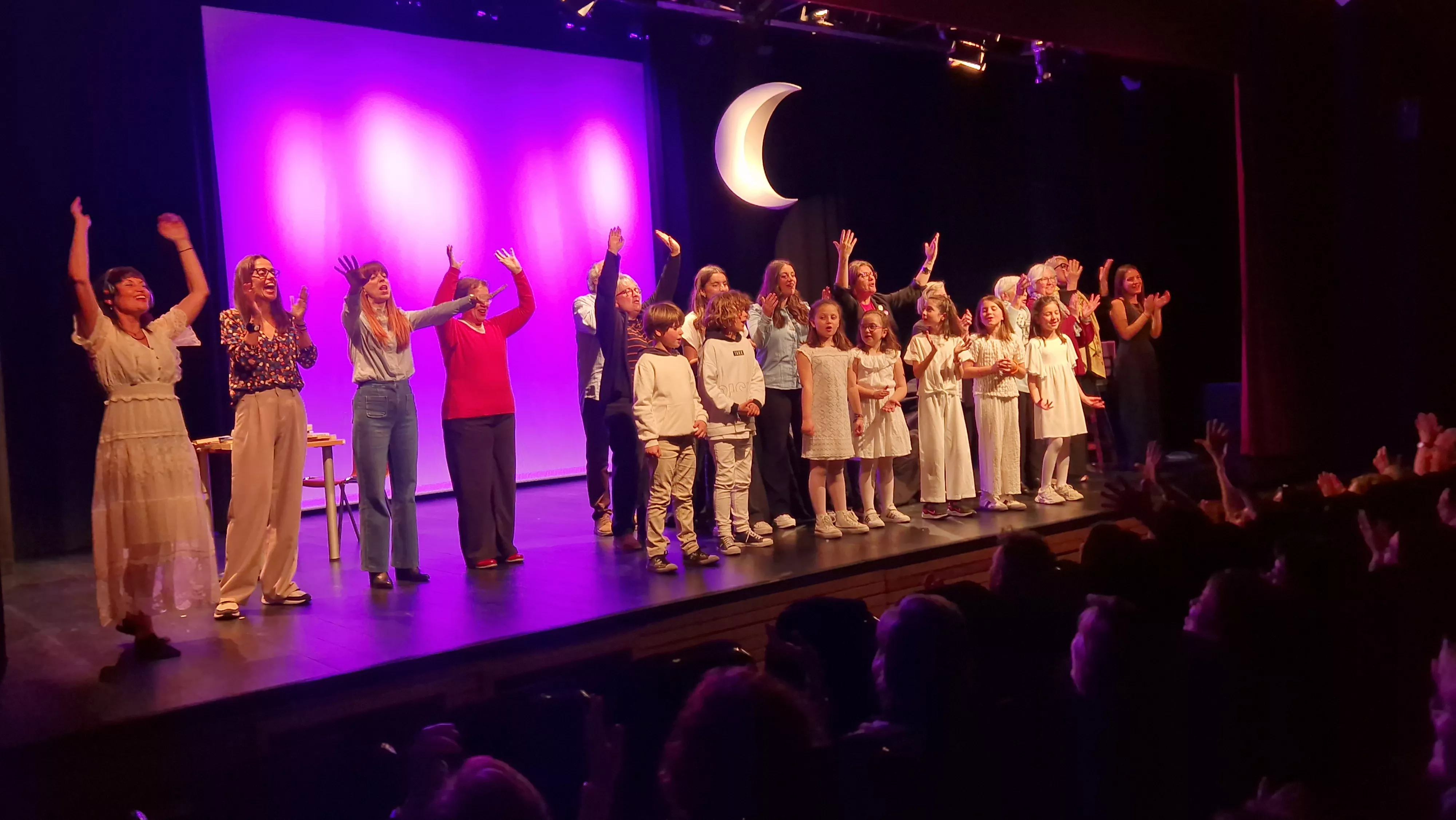 Encuentro  "Tan altas como la luna". Foto Myriam Martínez