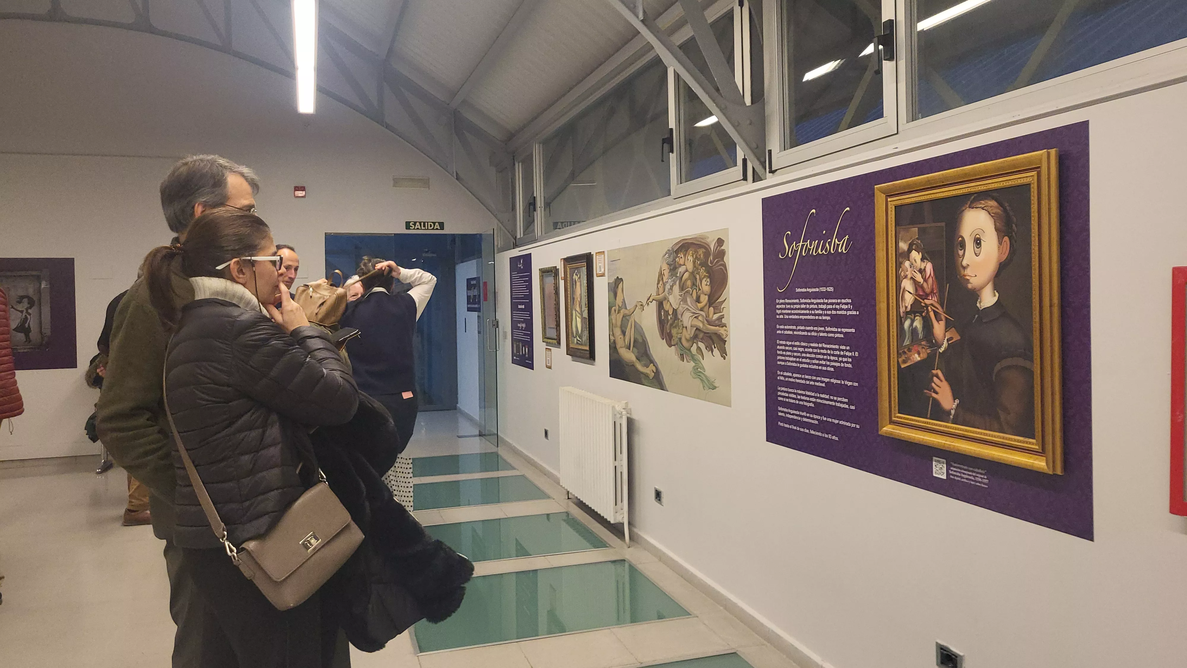 Inauguración de la exposición de Agustín Lorés '¡Menudas Artistas!' en Huesca. Foto Mercedes Manterola