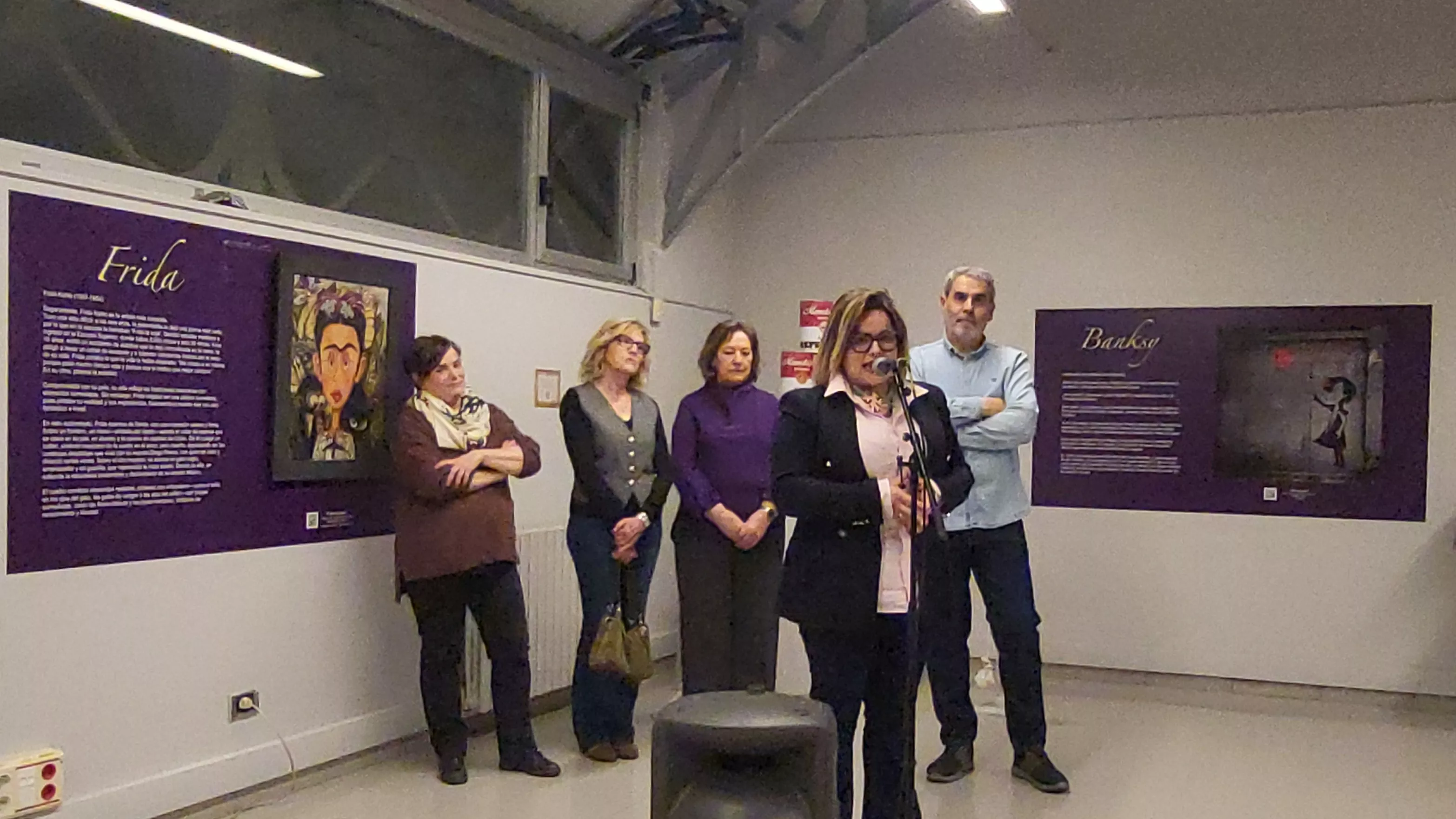 Inauguración de la exposición de Agustín Lorés '¡Menudas Artistas!' en Huesca. Foto Mercedes Manterola