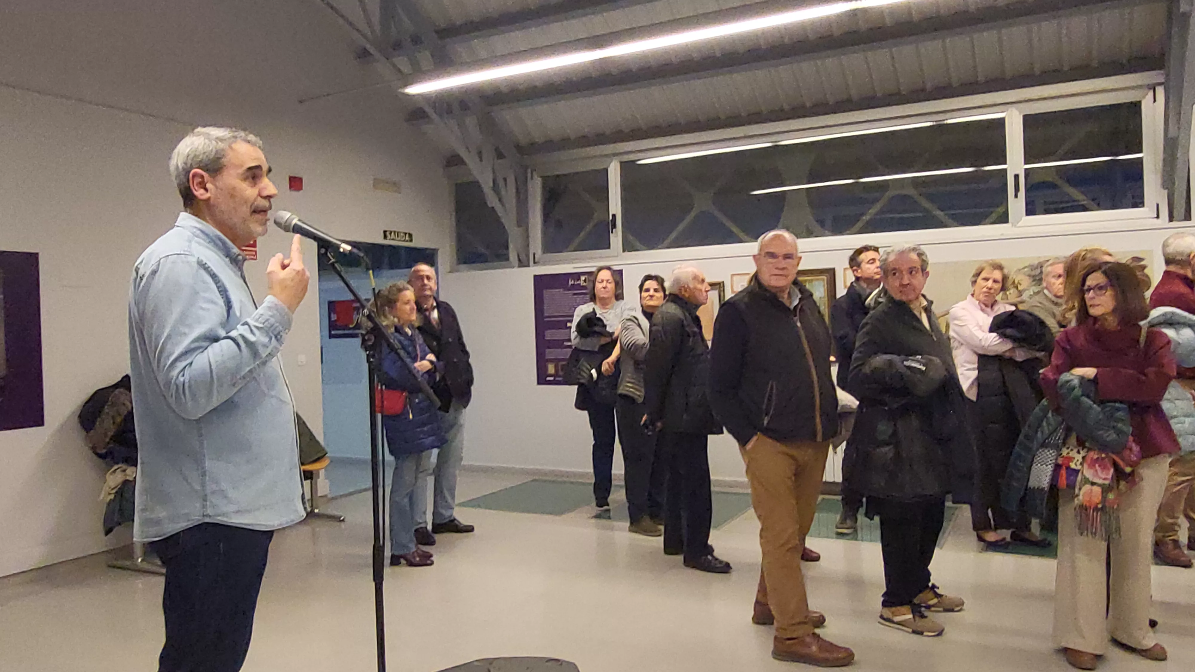 Inauguración de la exposición de Agustín Lorés '¡Menudas Artistas!' en Huesca. Foto Mercedes Manterola