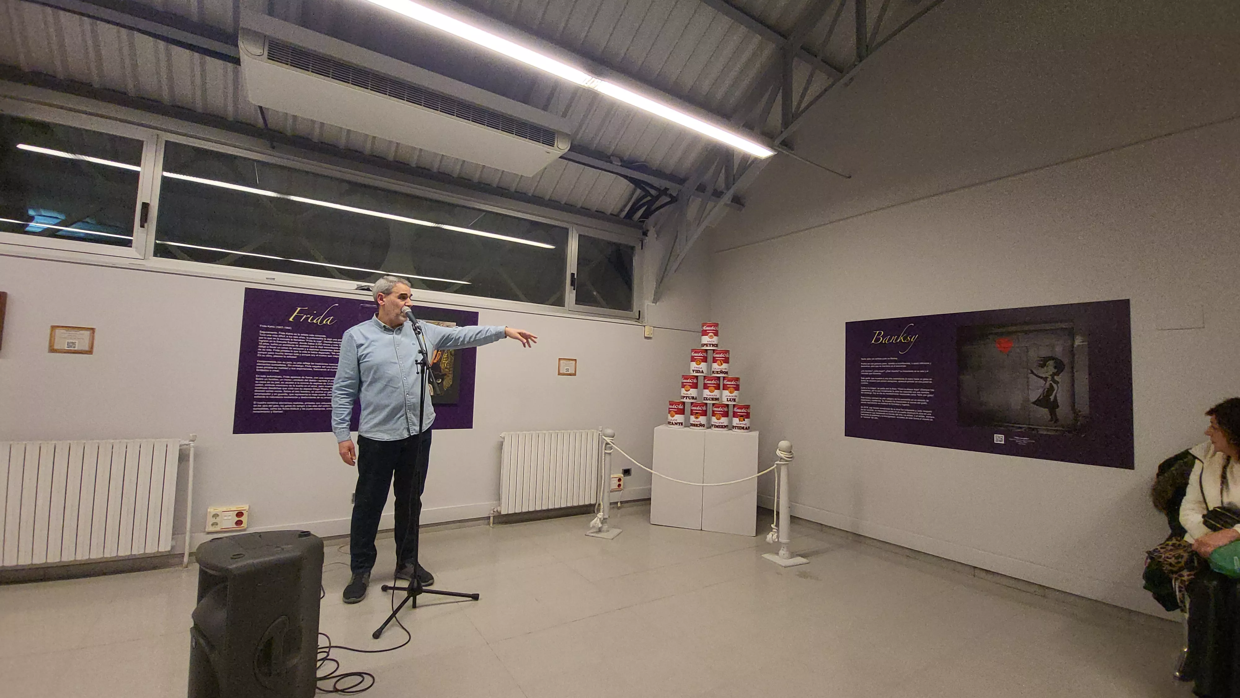 Inauguración de la exposición de Agustín Lorés '¡Menudas Artistas!' en Huesca. Foto Mercedes Manterola