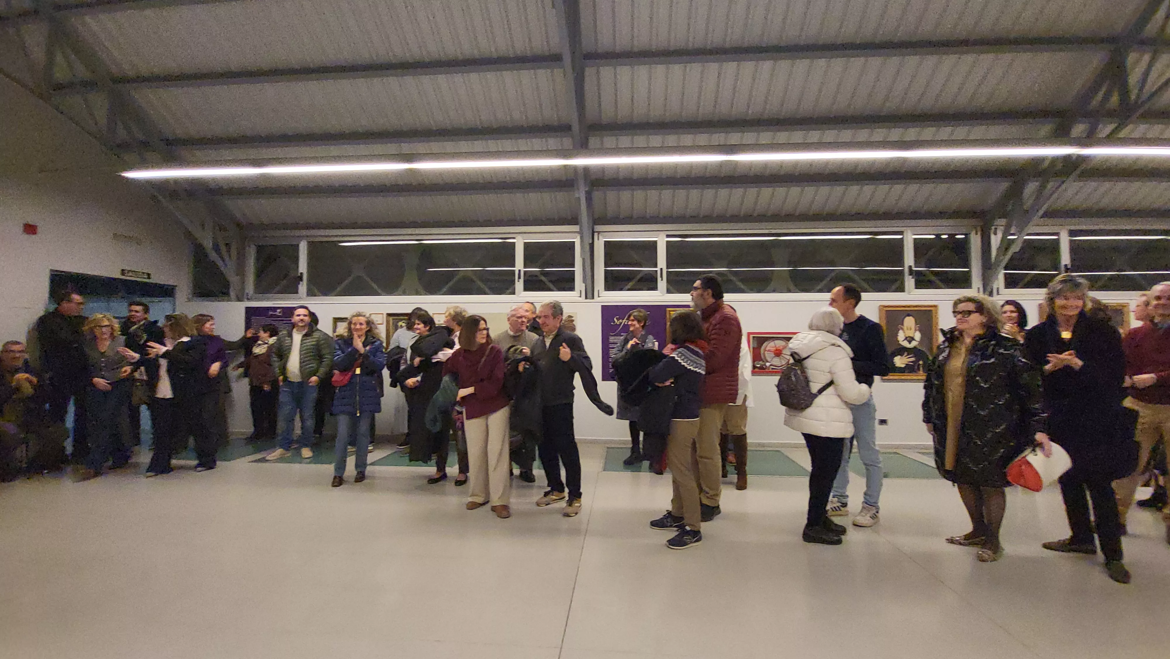Inauguración de la exposición de Agustín Lorés '¡Menudas Artistas!' en Huesca. Foto Mercedes Manterola