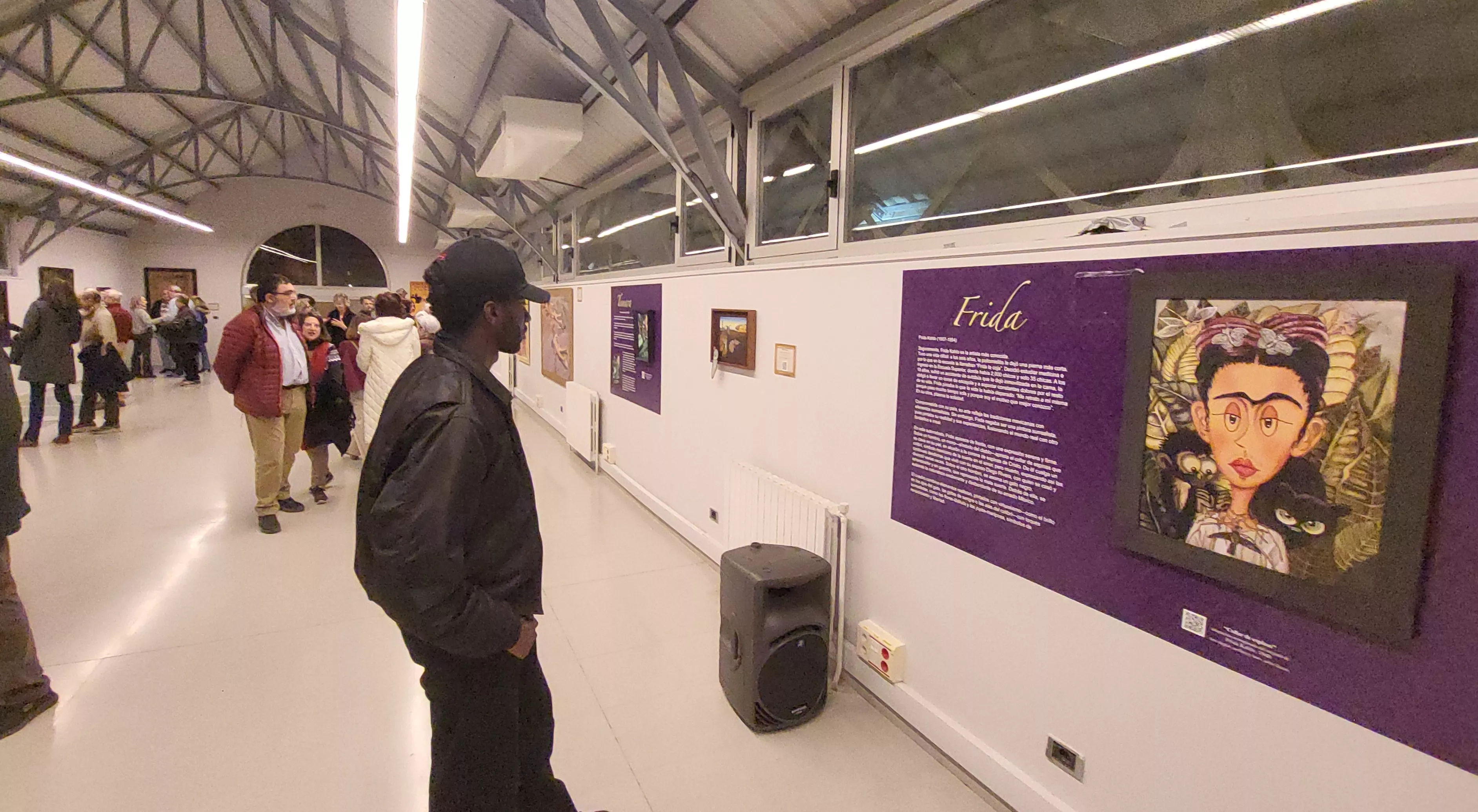 Inauguración de la exposición de Agustín Lorés '¡Menudas Artistas!' en Huesca. Foto Mercedes Manterola