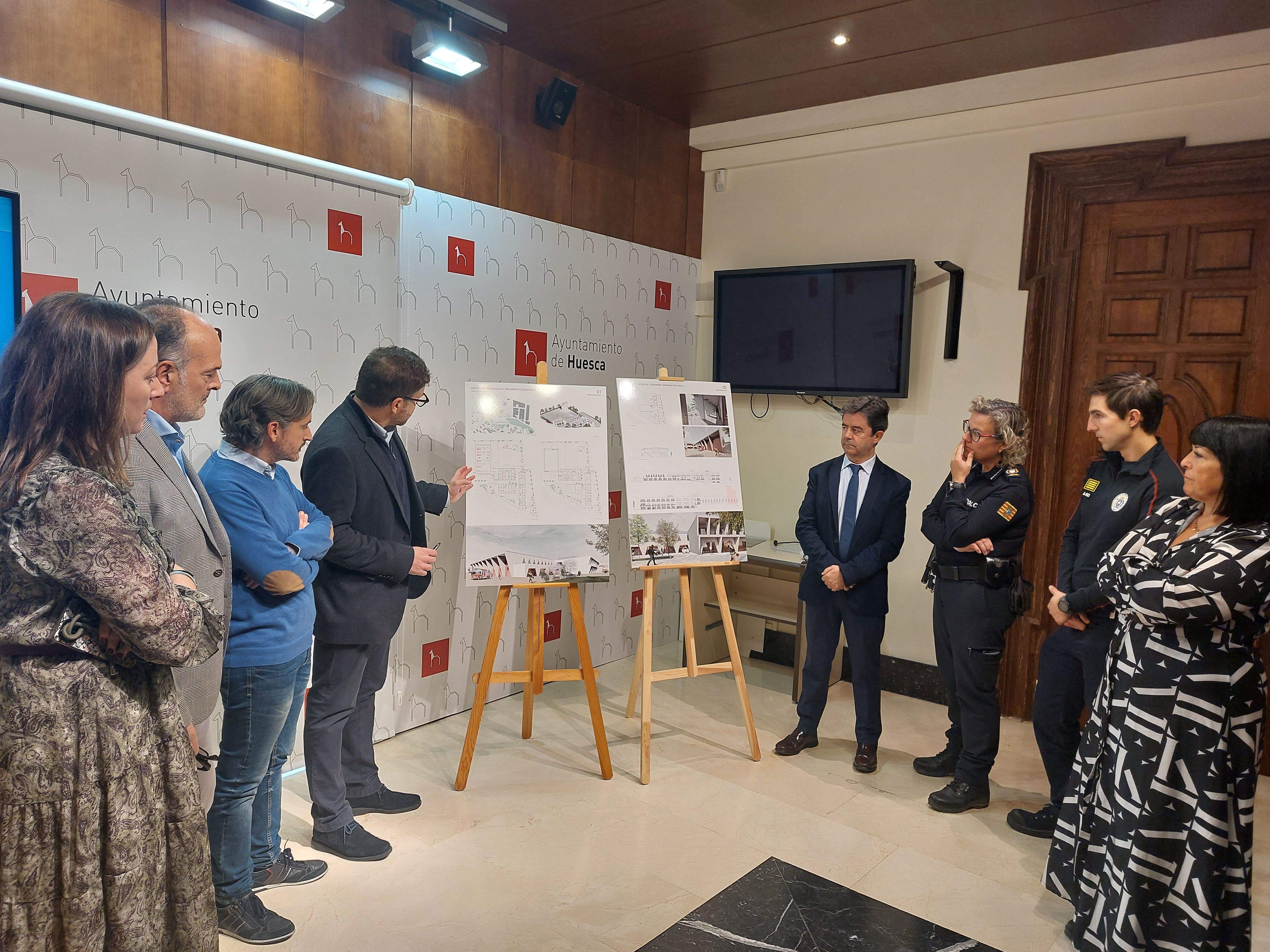 Presentación Centro de Emergencias con la participación de responsables de los cuerpos de Bomberos y Policía Local