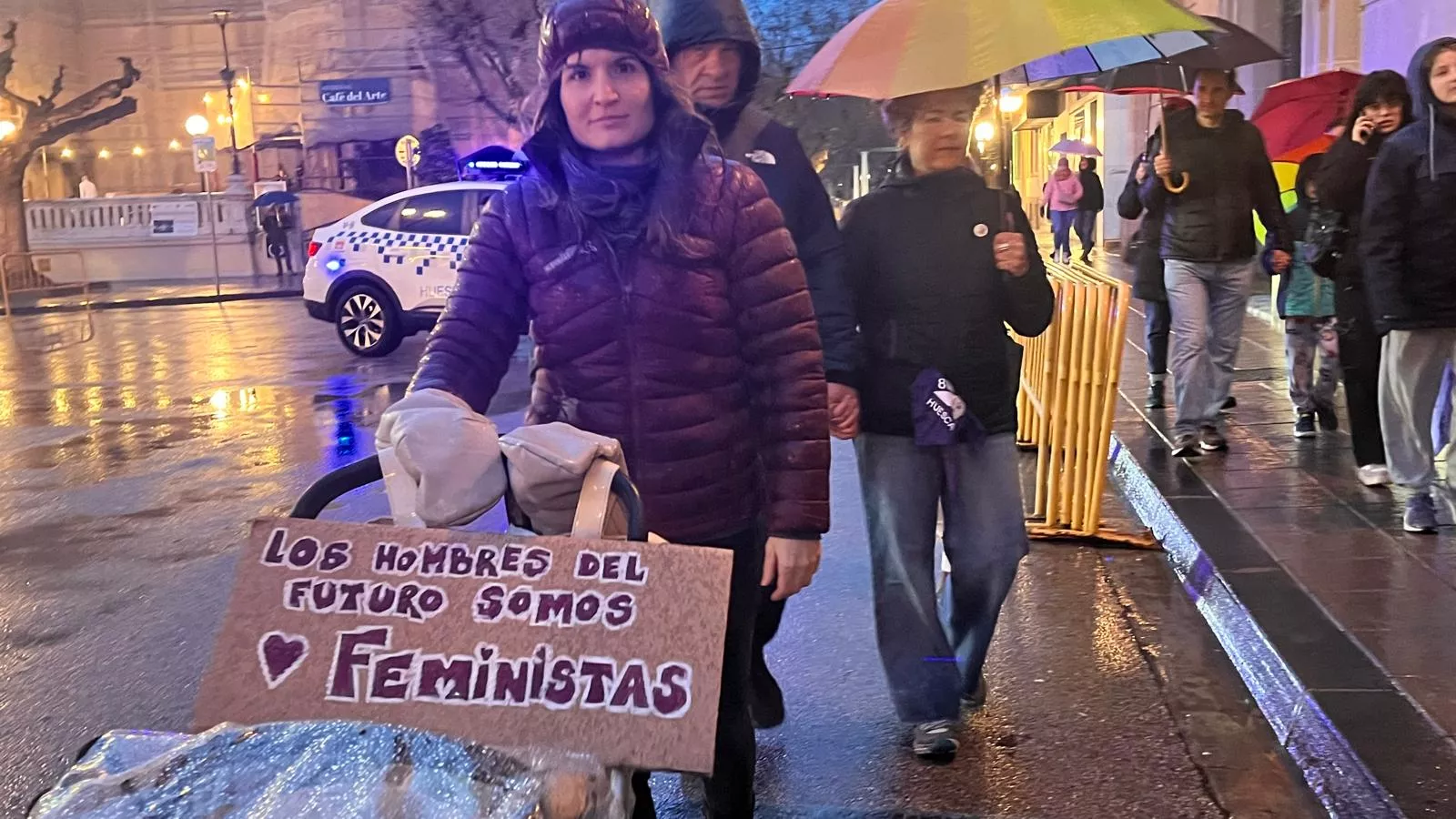 Manifestación que ha recorrido las calles de Huesca en el 8M. Foto Mercedes Manterola