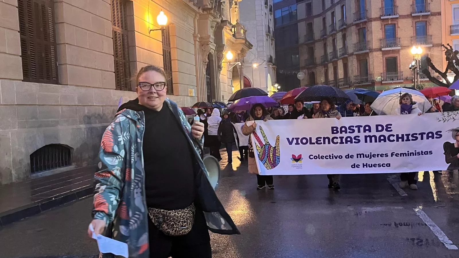 Manifestación que ha recorrido las calles de Huesca en el 8M. Foto Mercedes Manterola