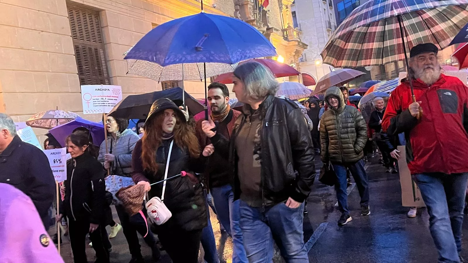 Manifestación que ha recorrido las calles de Huesca en el 8M. Foto Mercedes Manterola