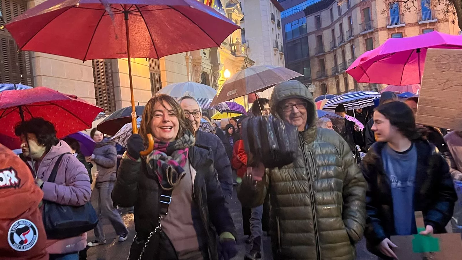 Manifestación que ha recorrido las calles de Huesca en el 8M. Foto Mercedes Manterola