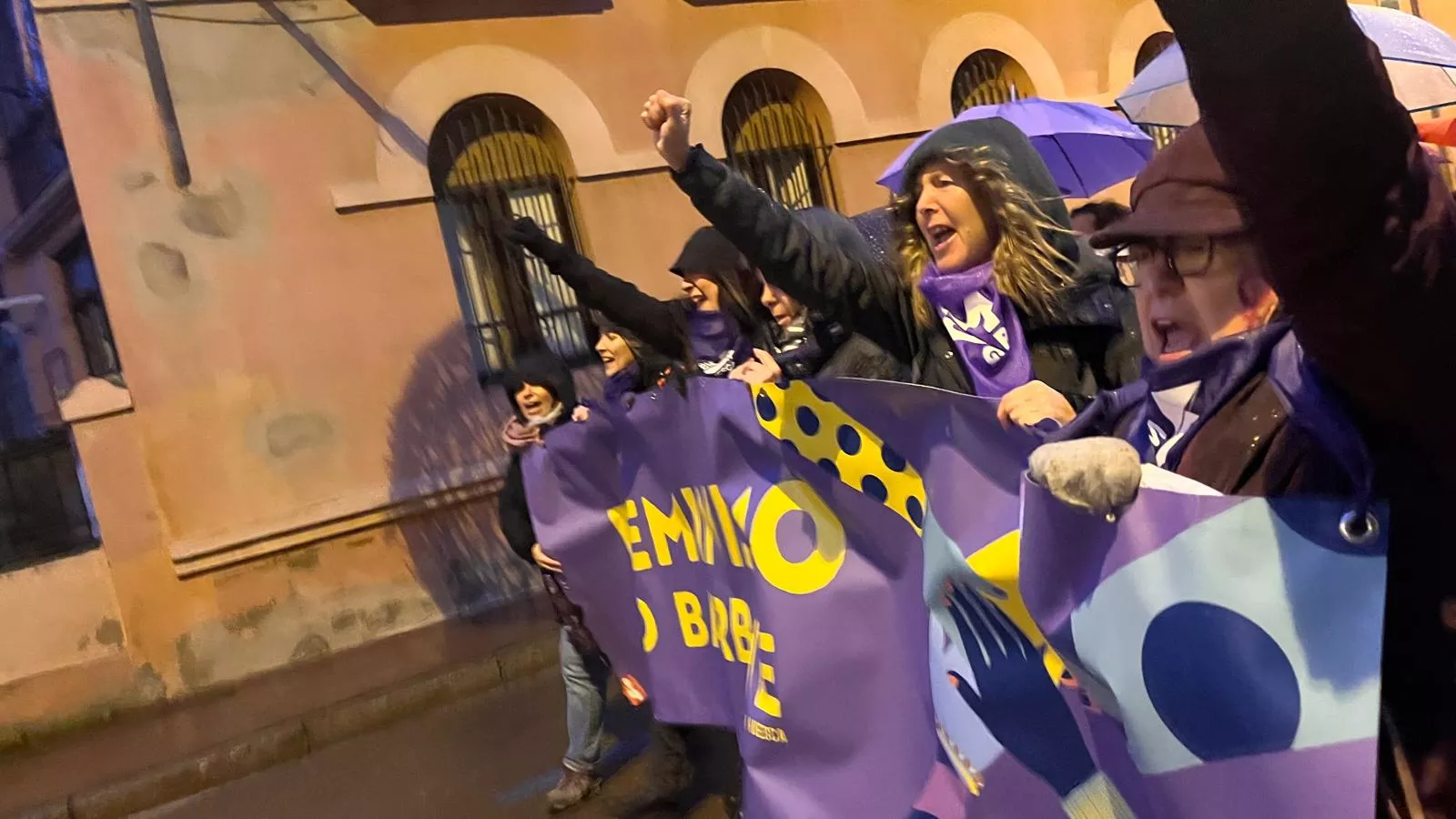 Manifestación que ha recorrido las calles de Huesca en el 8M. Foto Mercedes Manterola