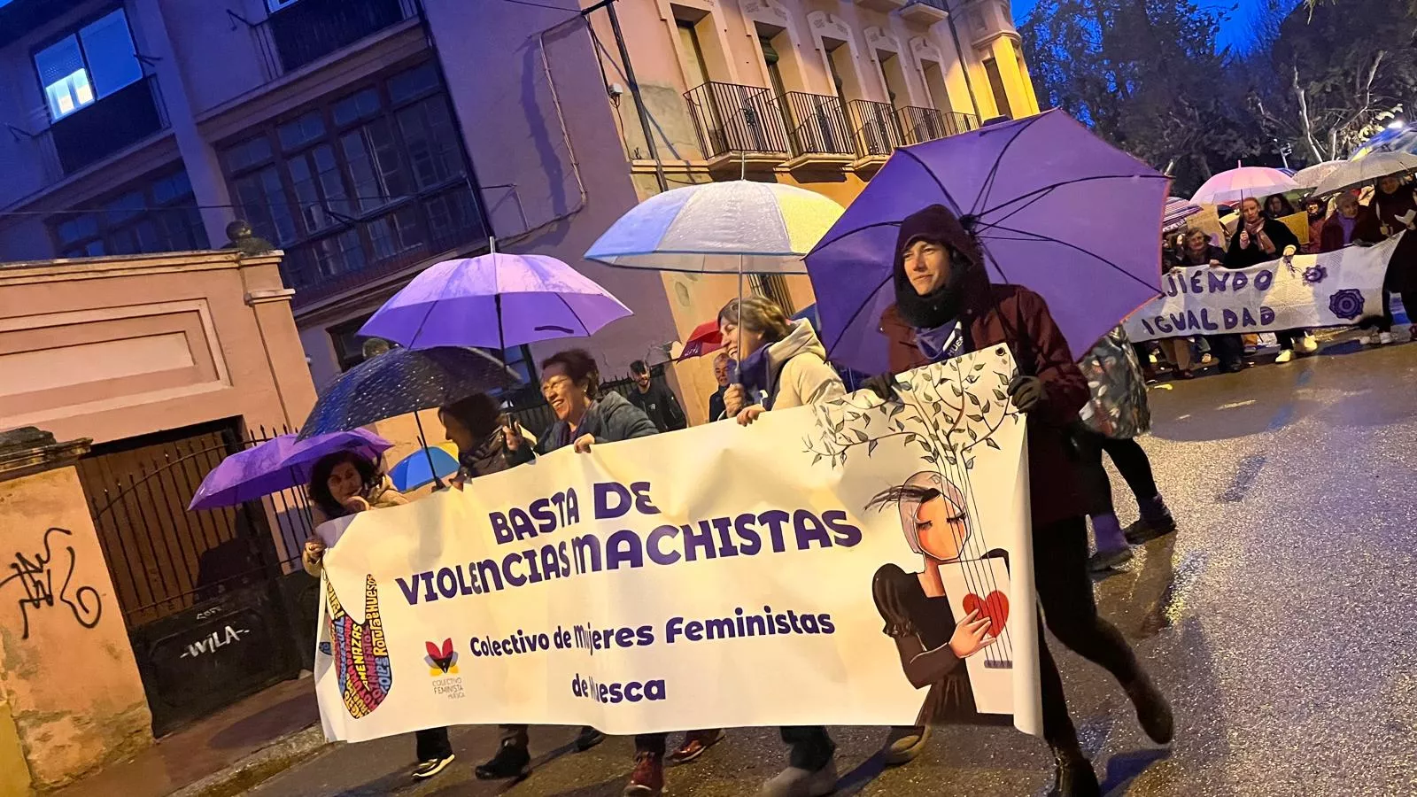 Manifestación que ha recorrido las calles de Huesca en el 8M. Foto Mercedes Manterola