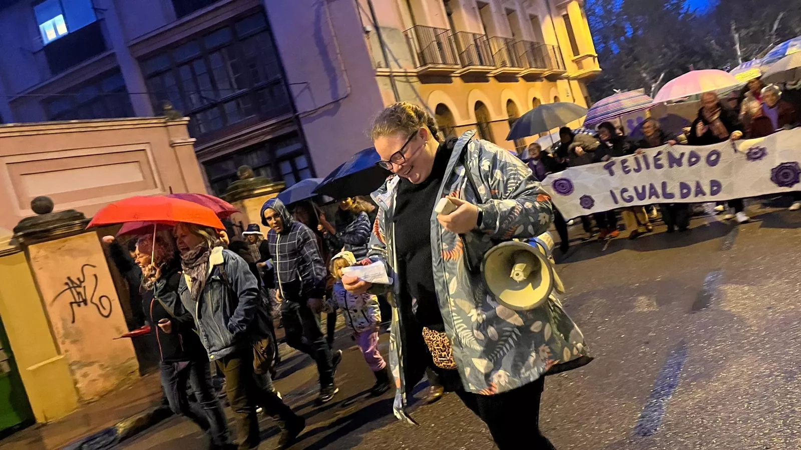 Manifestación que ha recorrido las calles de Huesca en el 8M. Foto Mercedes Manterola
