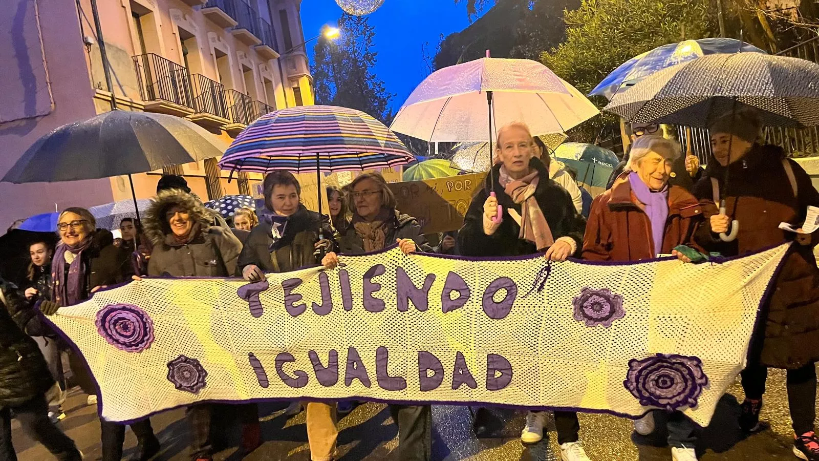 Manifestación que ha recorrido las calles de Huesca en el 8M. Foto Mercedes Manterola