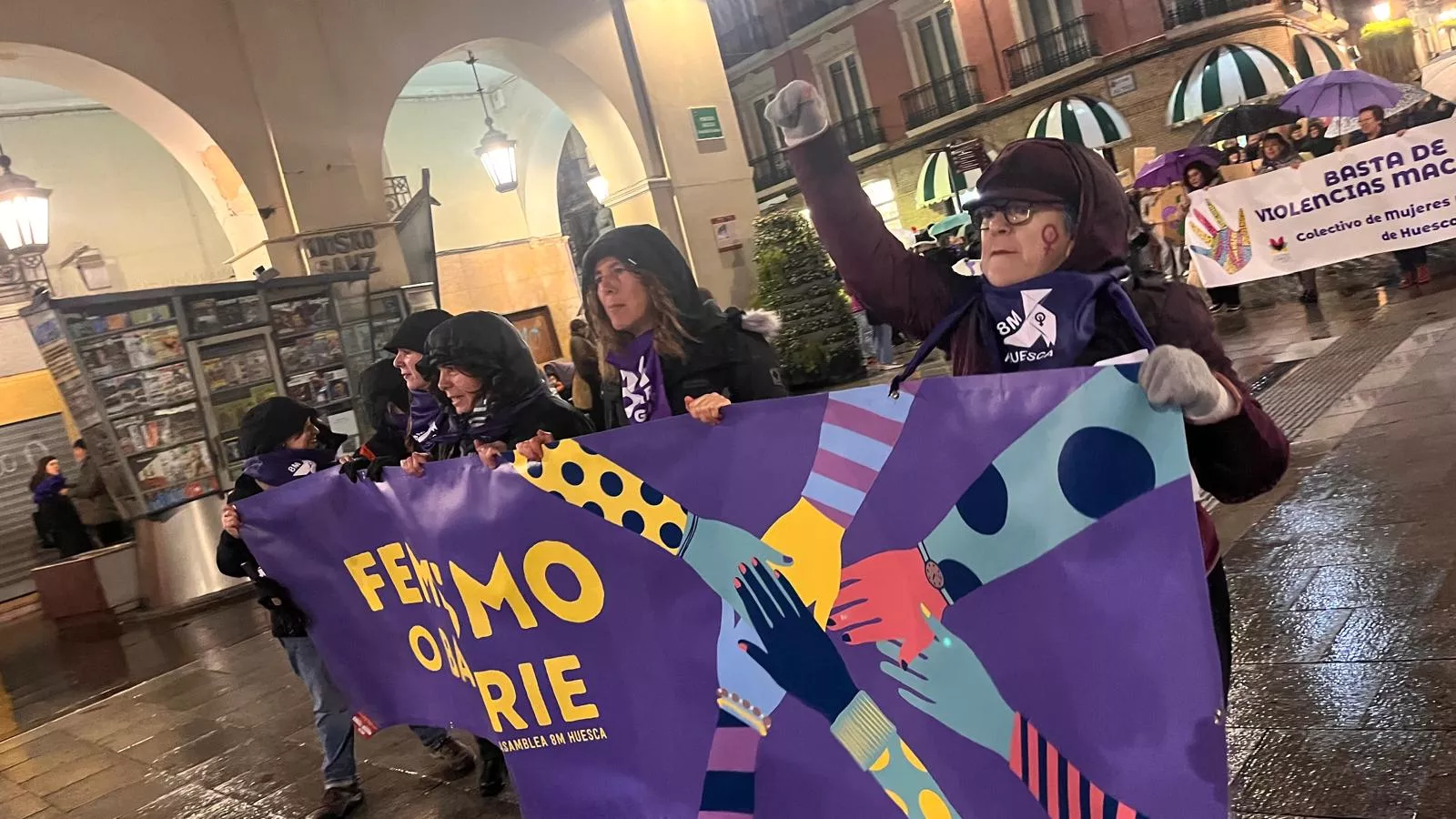 Manifestación que ha recorrido las calles de Huesca en el 8M. Foto Mercedes Manterola