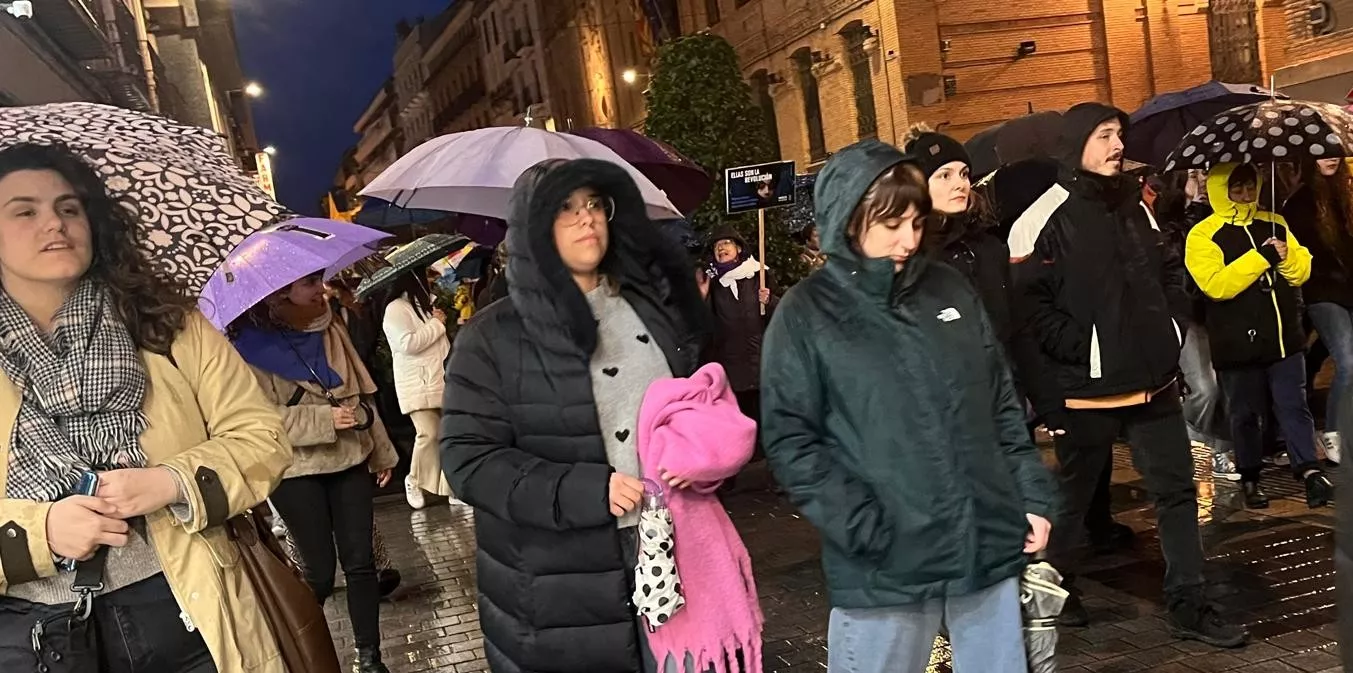 Manifestación que ha recorrido las calles de Huesca en el 8M. Foto Mercedes Manterola