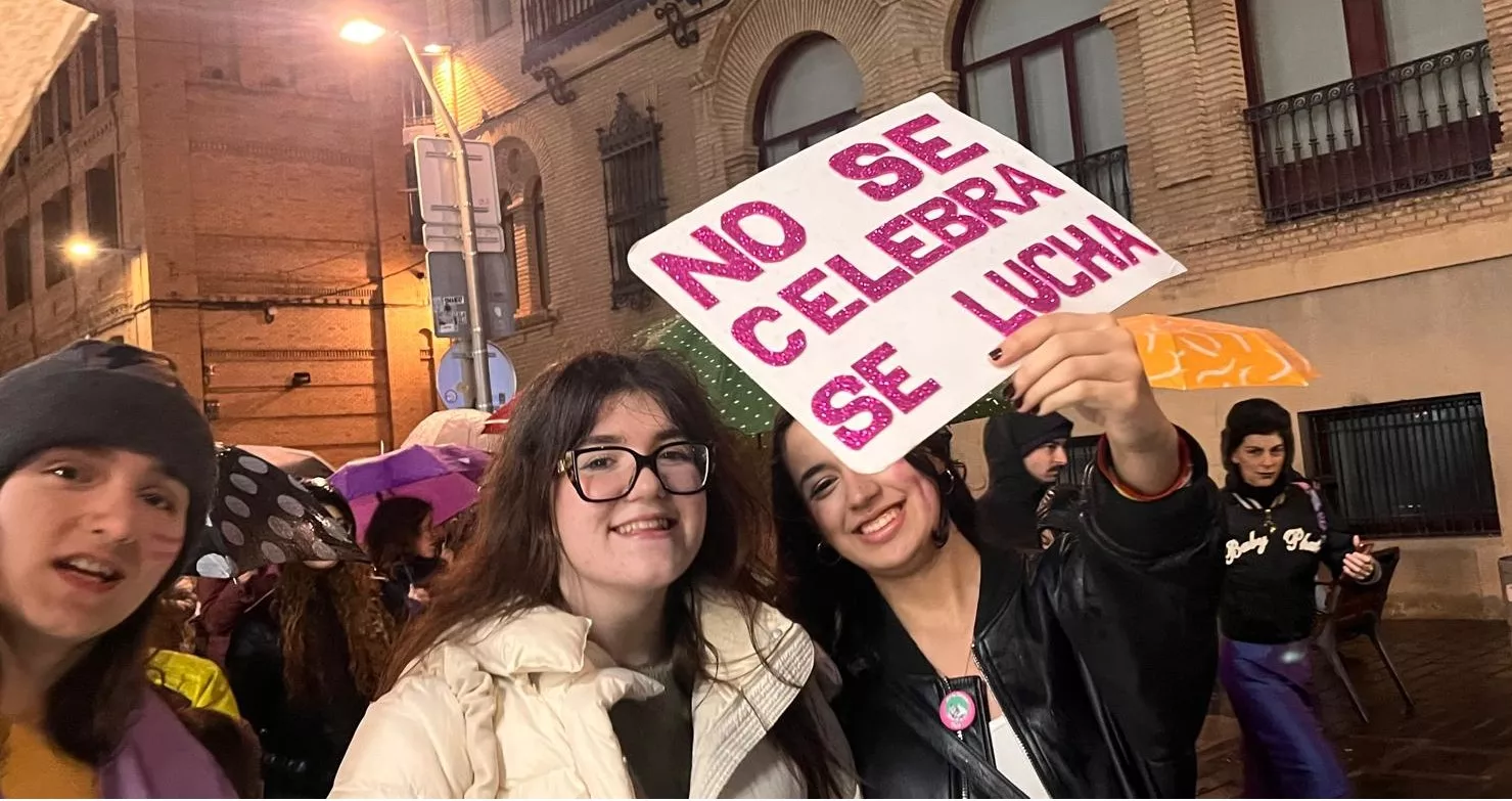 Manifestación que ha recorrido las calles de Huesca en el 8M. Foto Mercedes Manterola