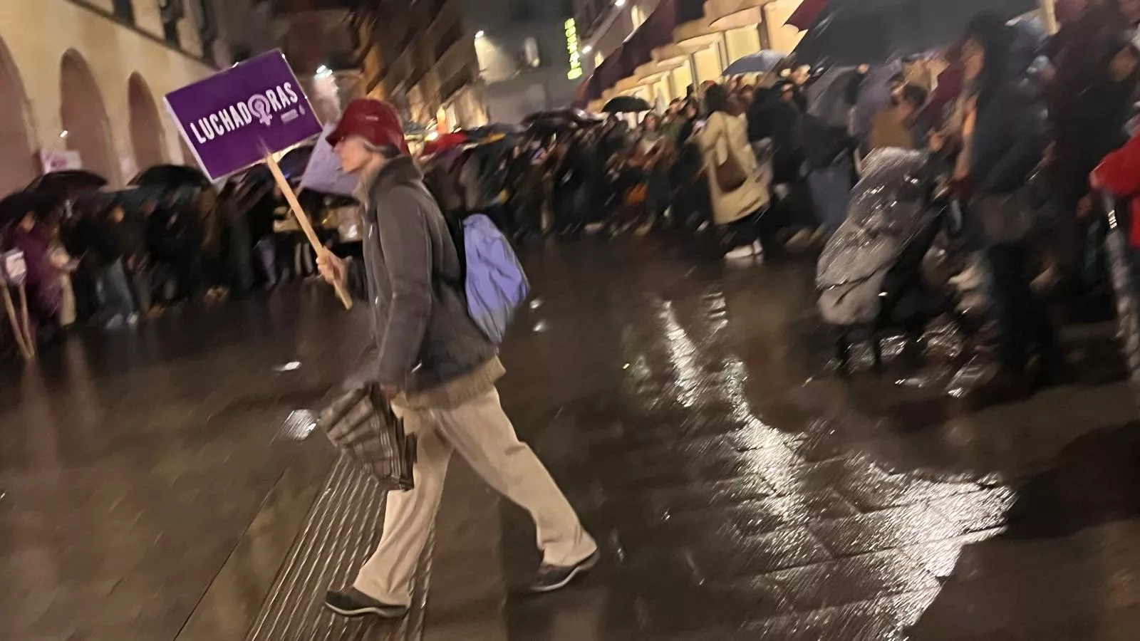 Manifestación que ha recorrido las calles de Huesca en el 8M. Foto Mercedes Manterola