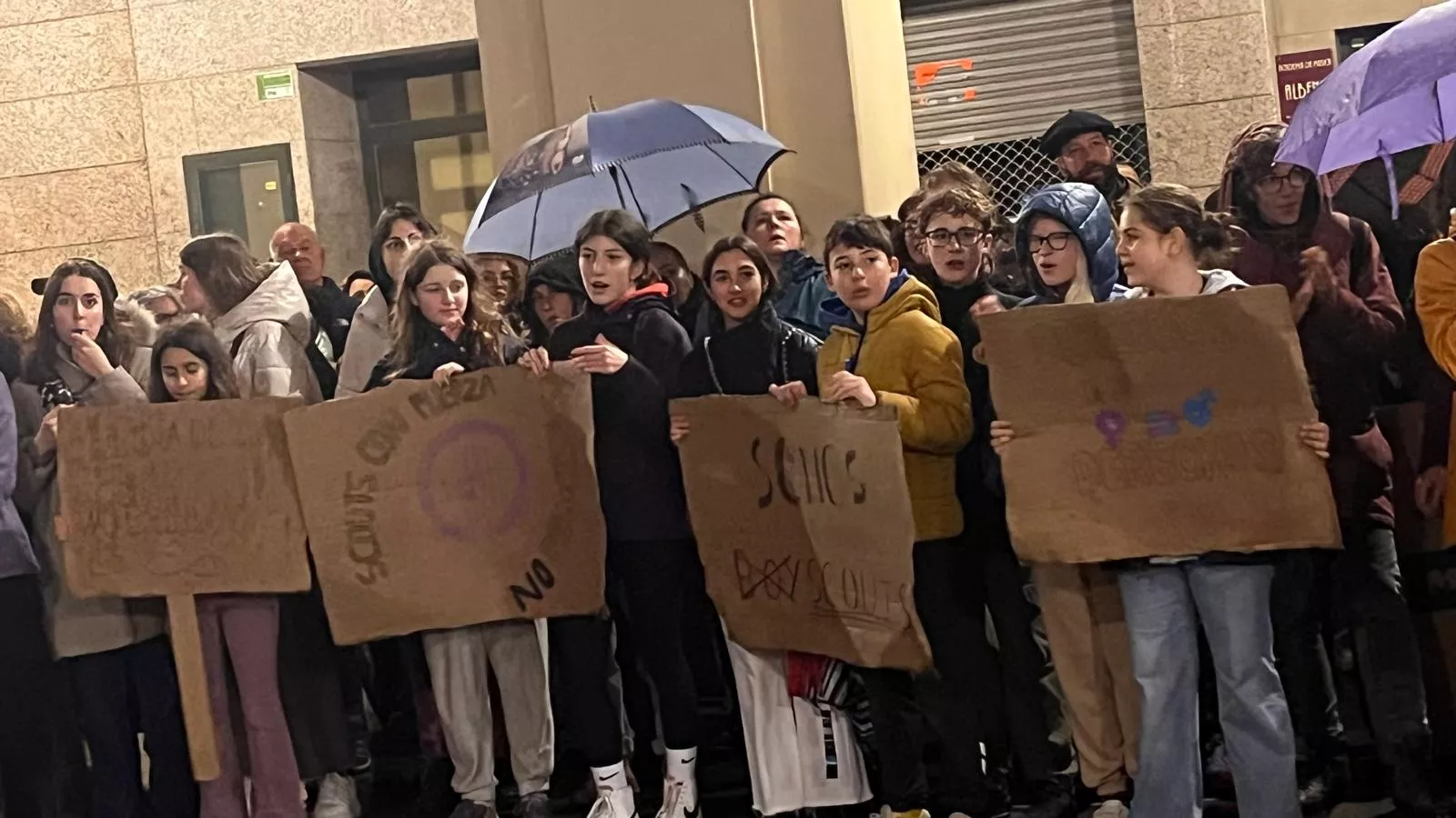 Manifestación que ha recorrido las calles de Huesca en el 8M. Foto Mercedes Manterola