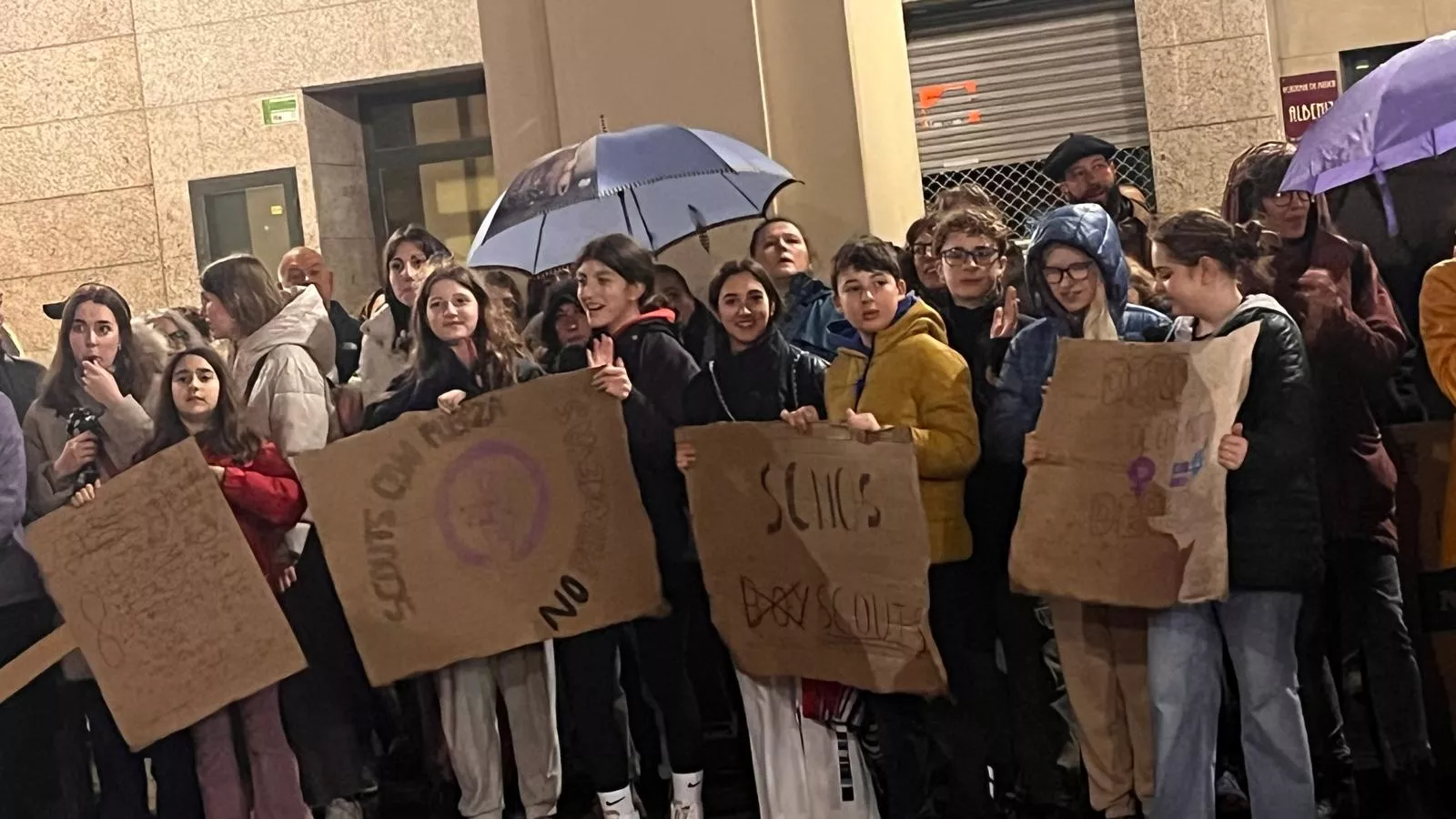 Manifestación que ha recorrido las calles de Huesca en el 8M. Foto Mercedes Manterola