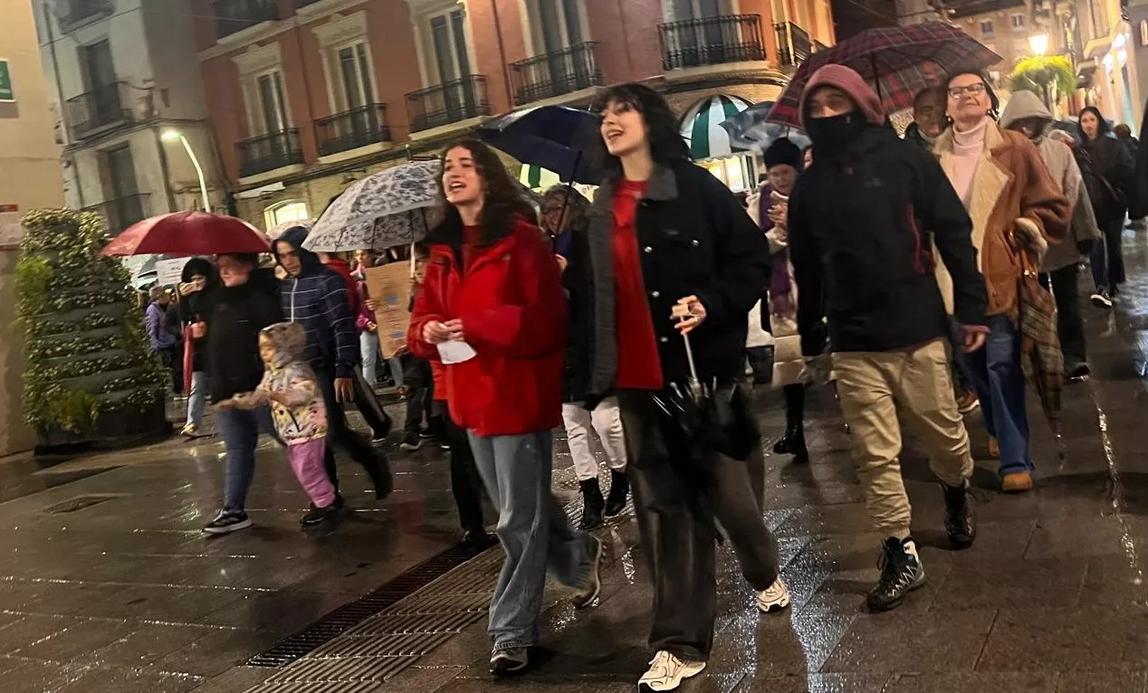 Manifestación que ha recorrido las calles de Huesca en el 8M. Foto Mercedes Manterola