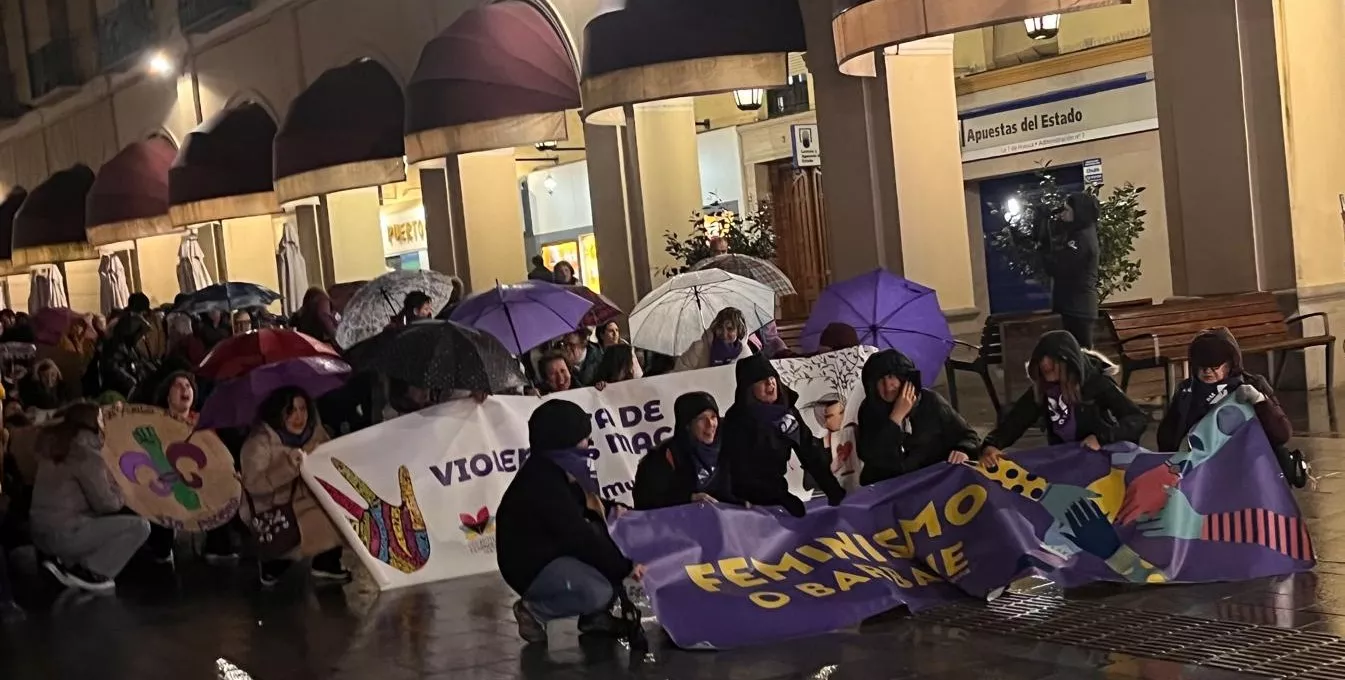 Manifestación que ha recorrido las calles de Huesca en el 8M. Foto Mercedes Manterola