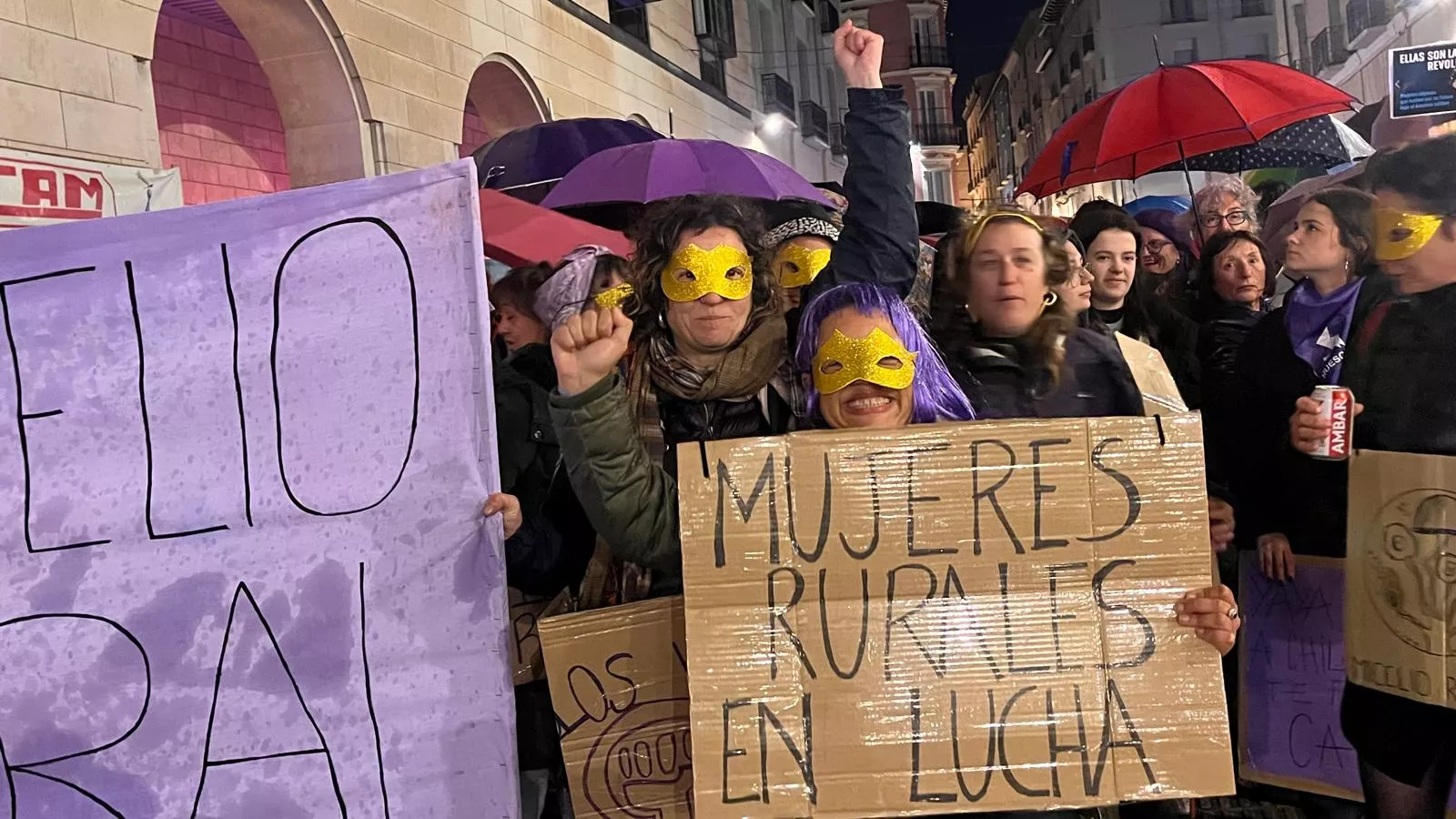Manifestación que ha recorrido las calles de Huesca en el 8M. Foto Mercedes Manterola