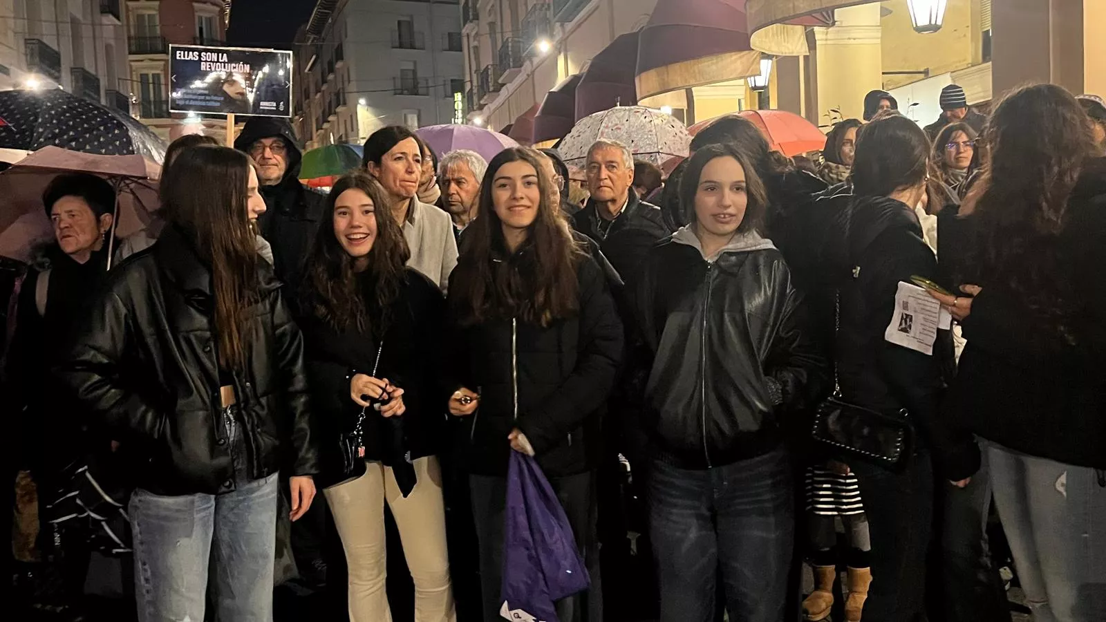Manifestación que ha recorrido las calles de Huesca en el 8M. Foto Mercedes Manterola