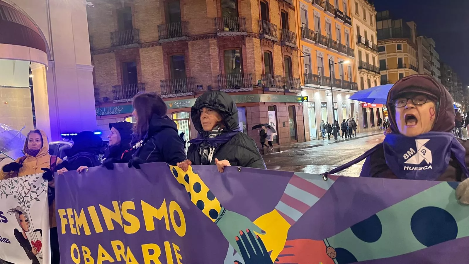 Manifestación que ha recorrido las calles de Huesca en el 8M. Foto Mercedes Manterola