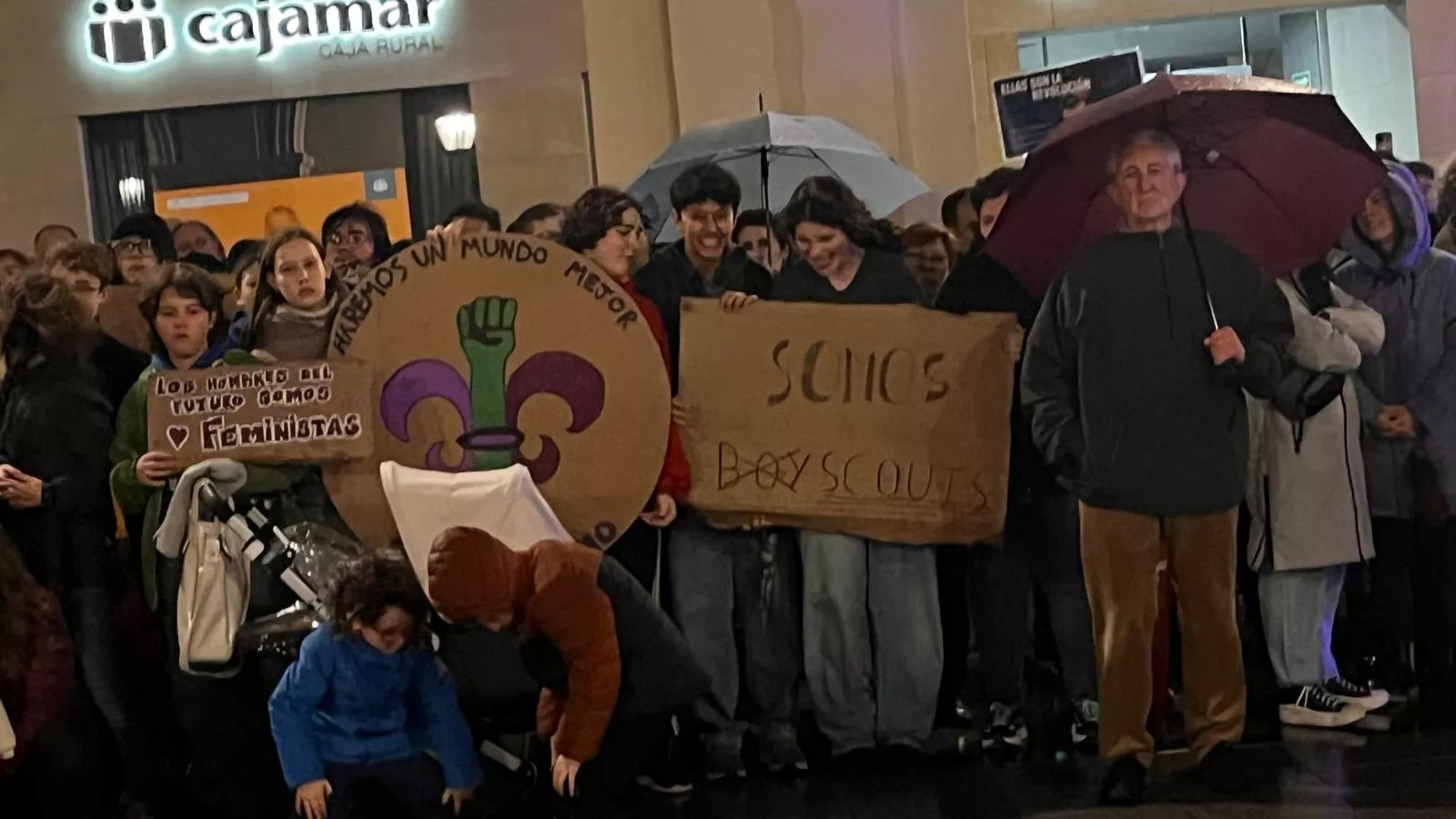 Manifestación que ha recorrido las calles de Huesca en el 8M. Foto Mercedes Manterola
